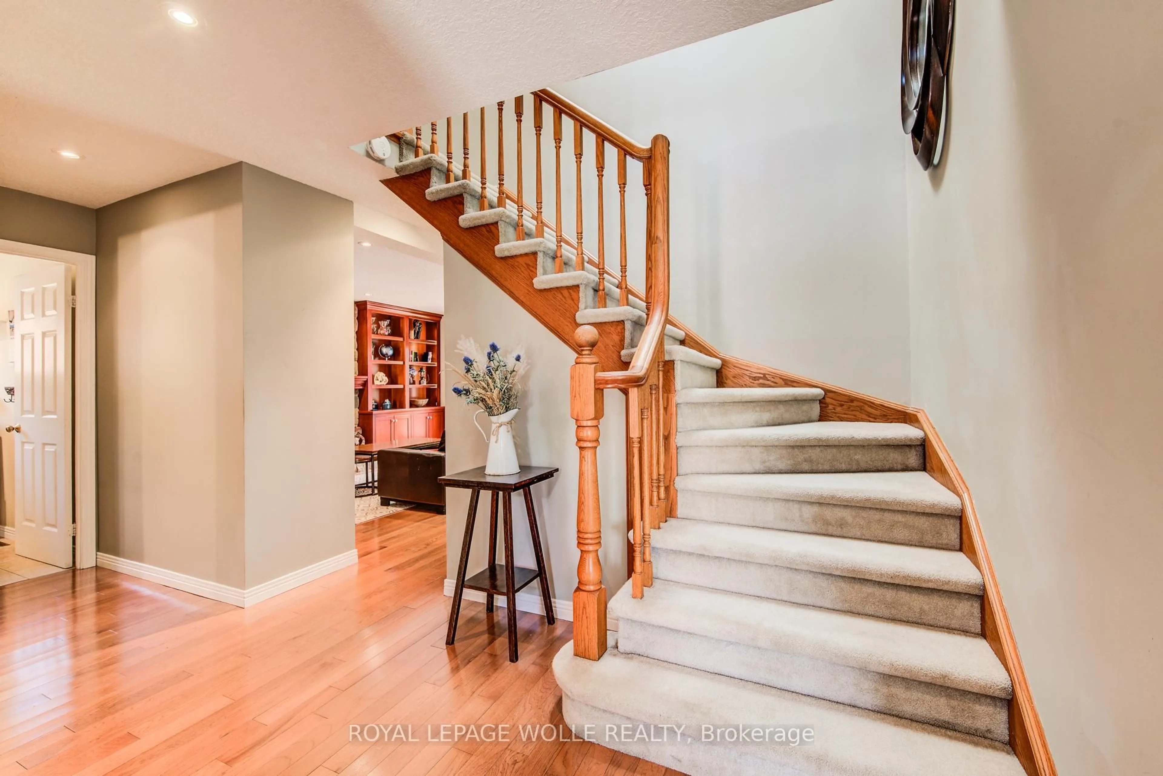 Unknown for 33 Tinatawa Crt, Kitchener Ontario N2A 3G9