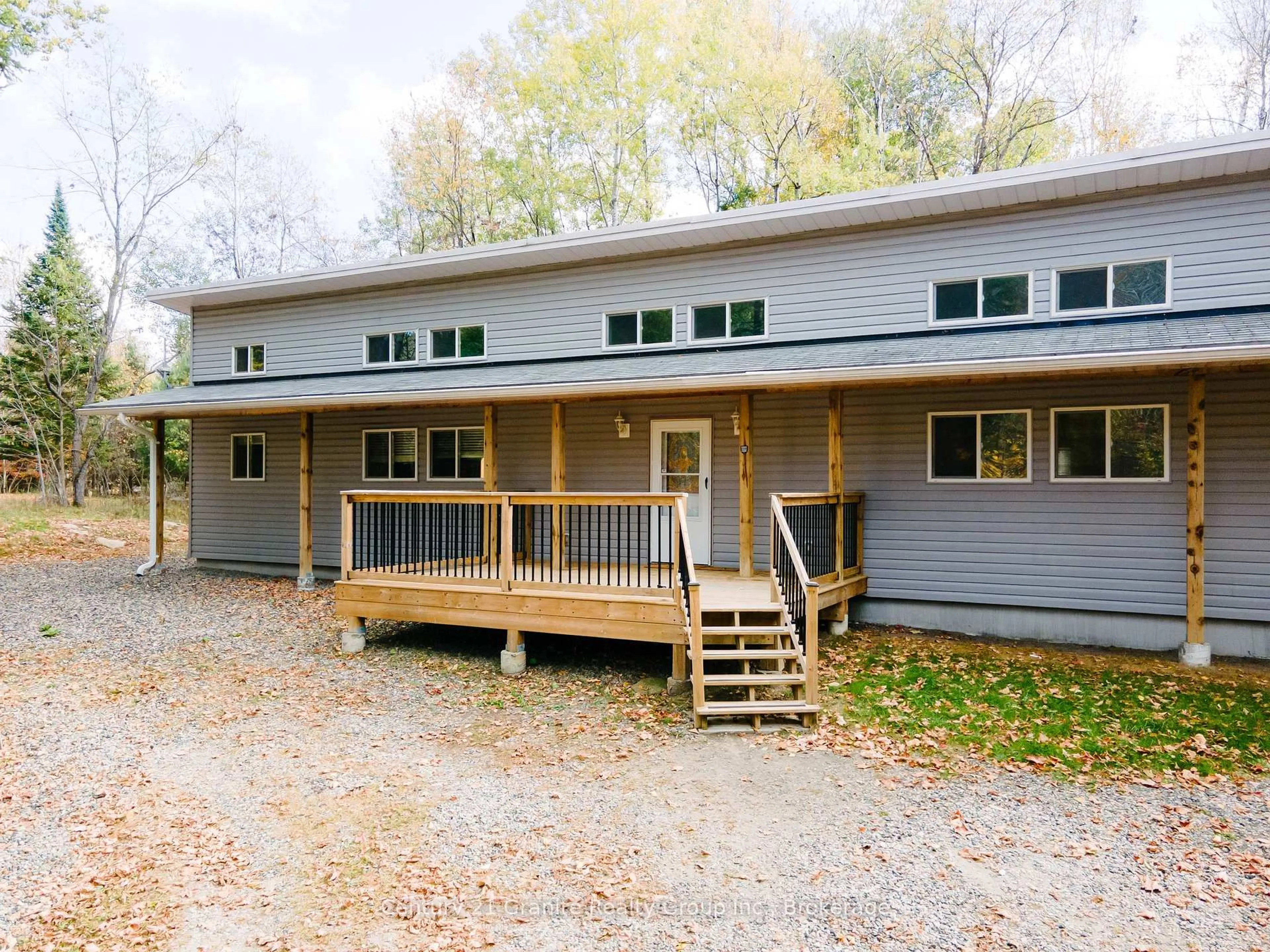Home with vinyl exterior material, building for 51 FARMCREST Ave, Dysart et al Ontario K0M 1S0