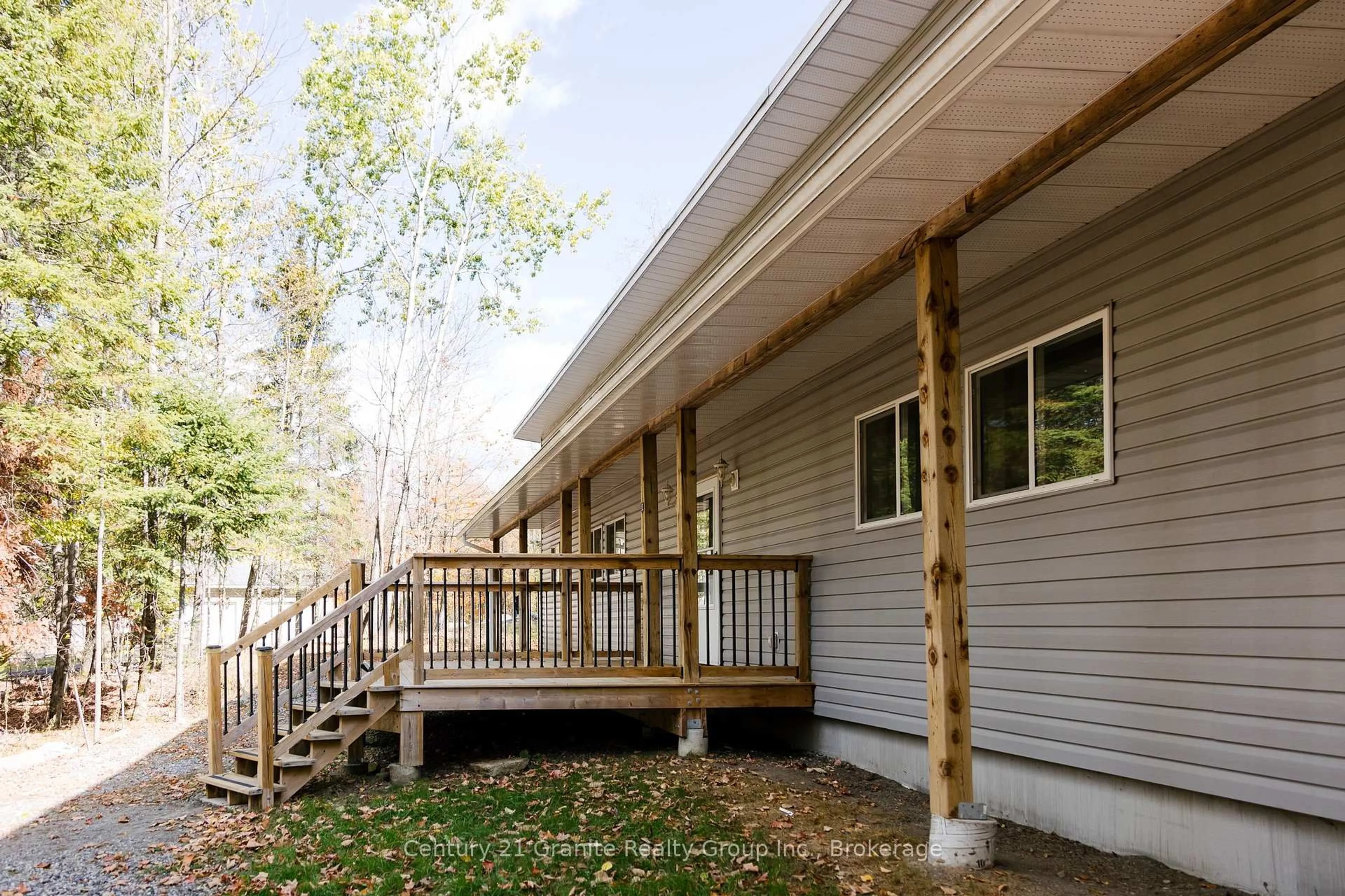 Patio, water/lake/river/ocean view for 51 FARMCREST Ave, Dysart et al Ontario K0M 1S0