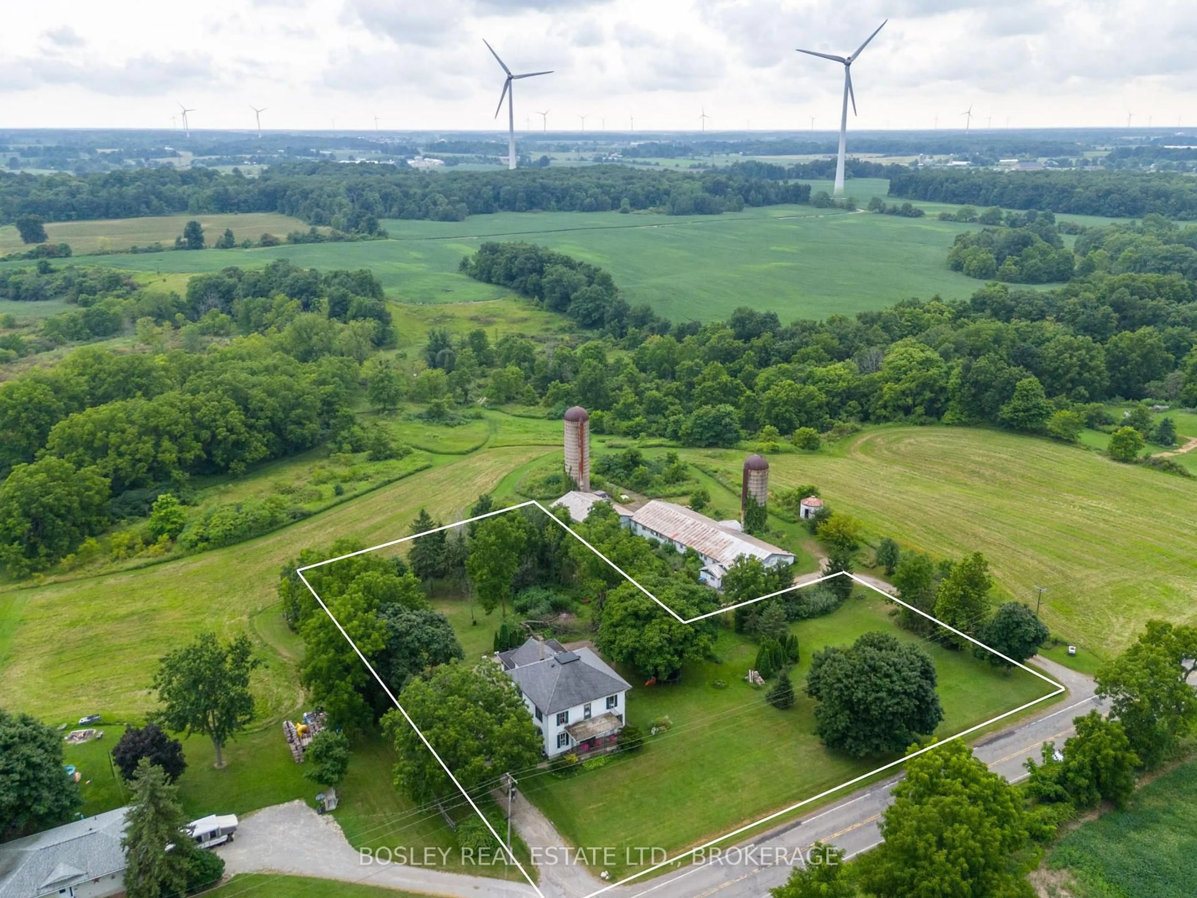 A pic from outside/outdoor area/front of a property/back of a property/a pic from drone, building for 3460 TWENTY MILE Rd, West Lincoln Ontario L0R 1Y0
