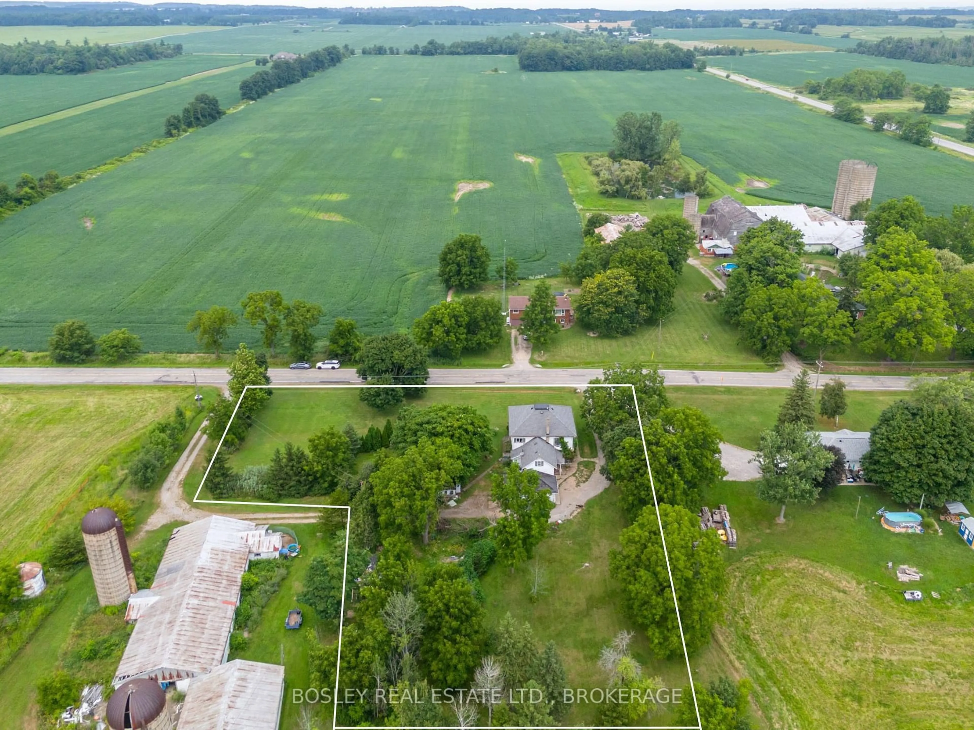 A pic from outside/outdoor area/front of a property/back of a property/a pic from drone, street for 3460 TWENTY MILE Rd, West Lincoln Ontario L0R 1Y0
