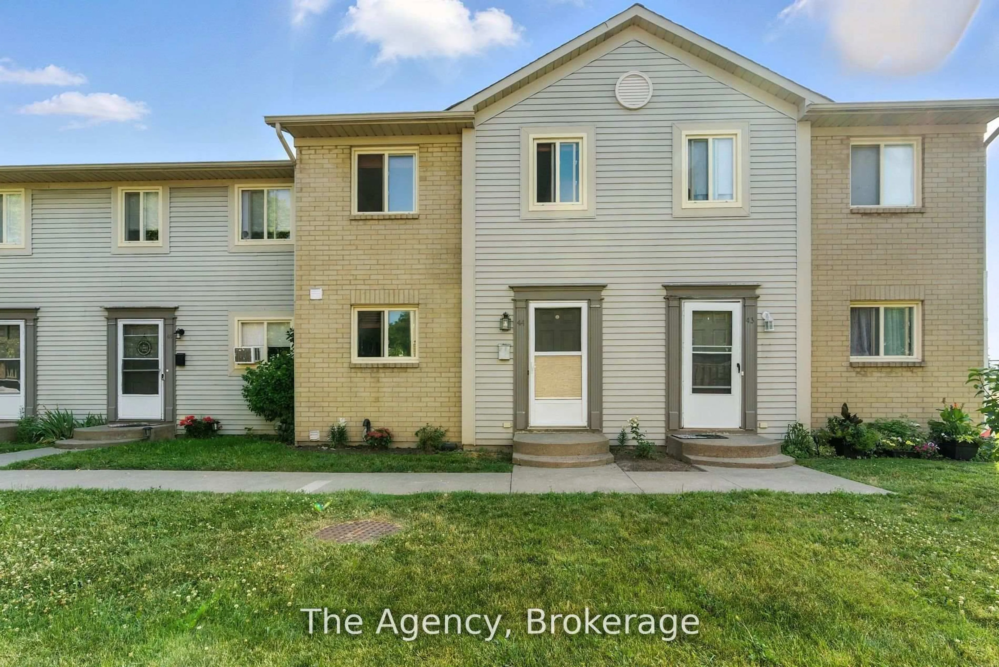 A pic from outside/outdoor area/front of a property/back of a property/a pic from drone, street for 65 Dorchester Blvd #44, St. Catharines Ontario L2M 7T7