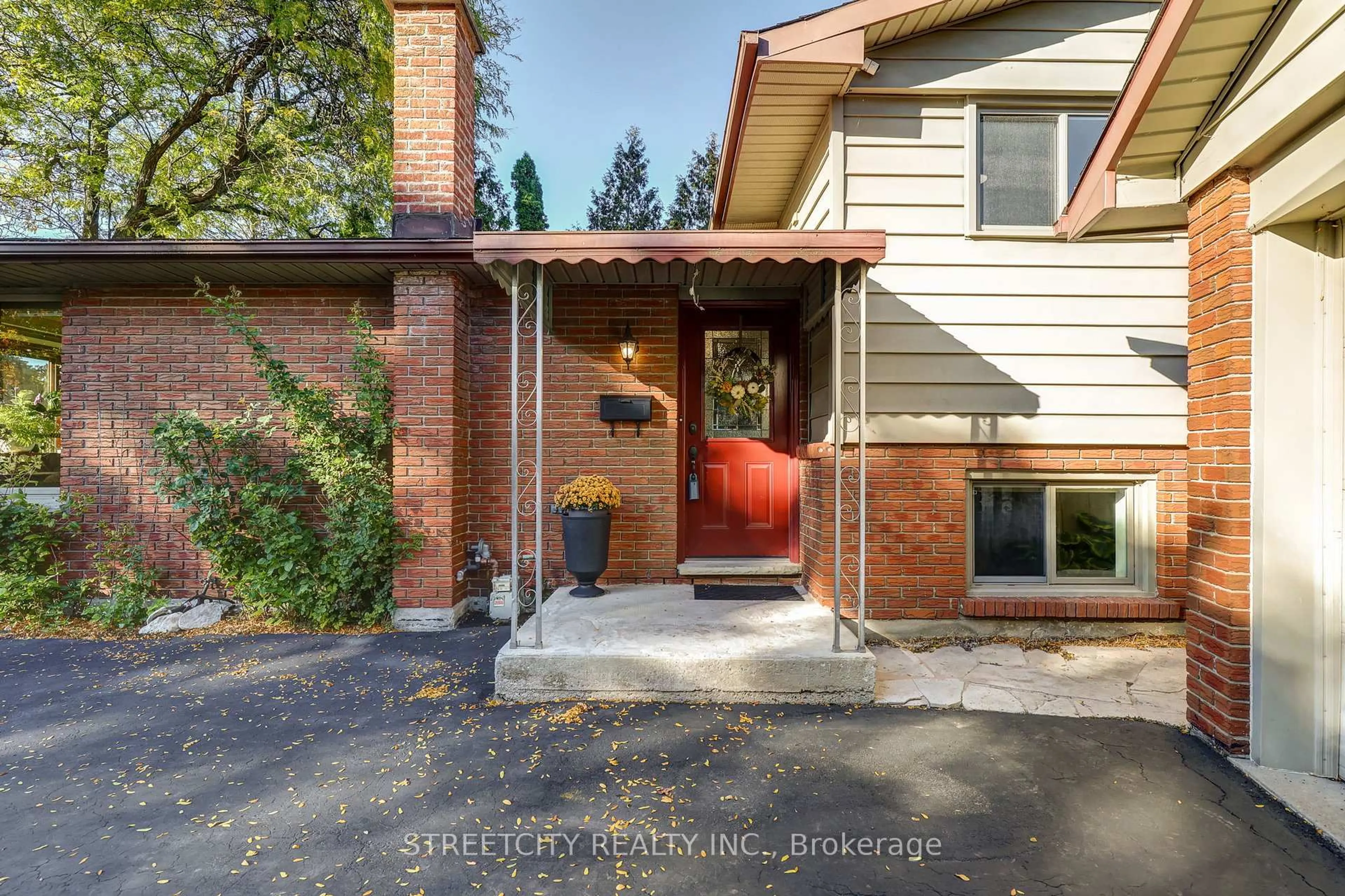 Unknown for 71 Glenburnie Cres, London North Ontario N5X 2A1