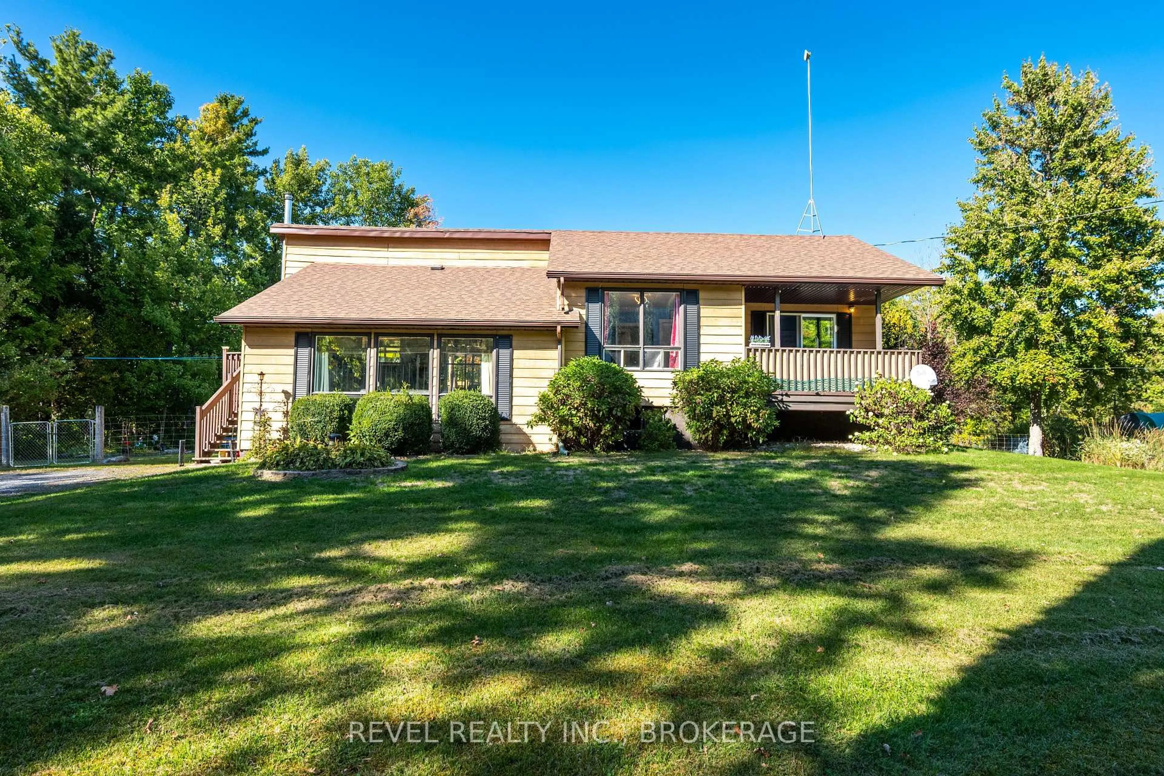 A pic from outside/outdoor area/front of a property/back of a property/a pic from drone, unknown for 930 Haig Rd, Front of Leeds & Seeleys Bay Ontario K0E 1L0