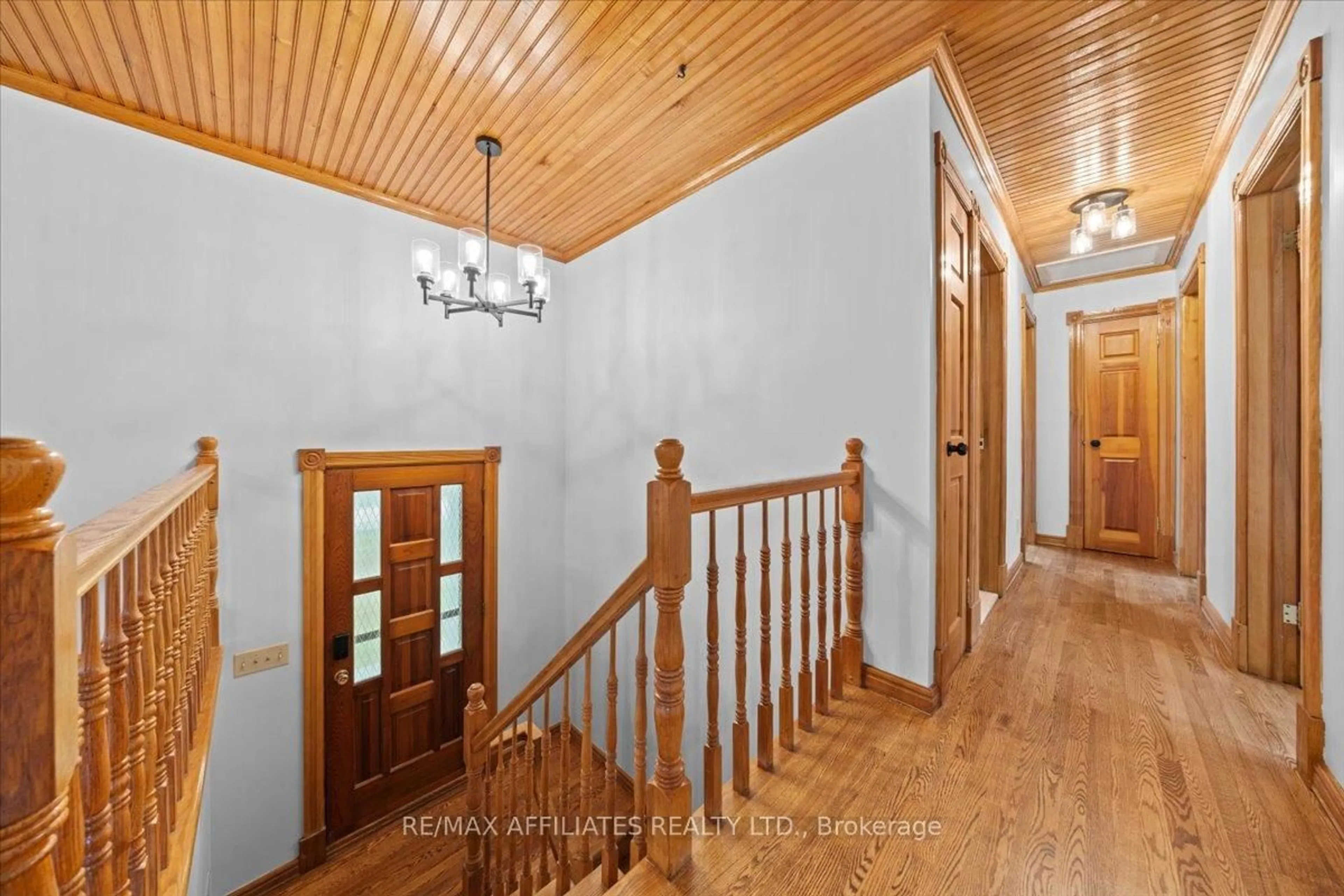 Indoor foyer for 565 Vinette Rd, Clarence-Rockland Ontario K0A 2A0