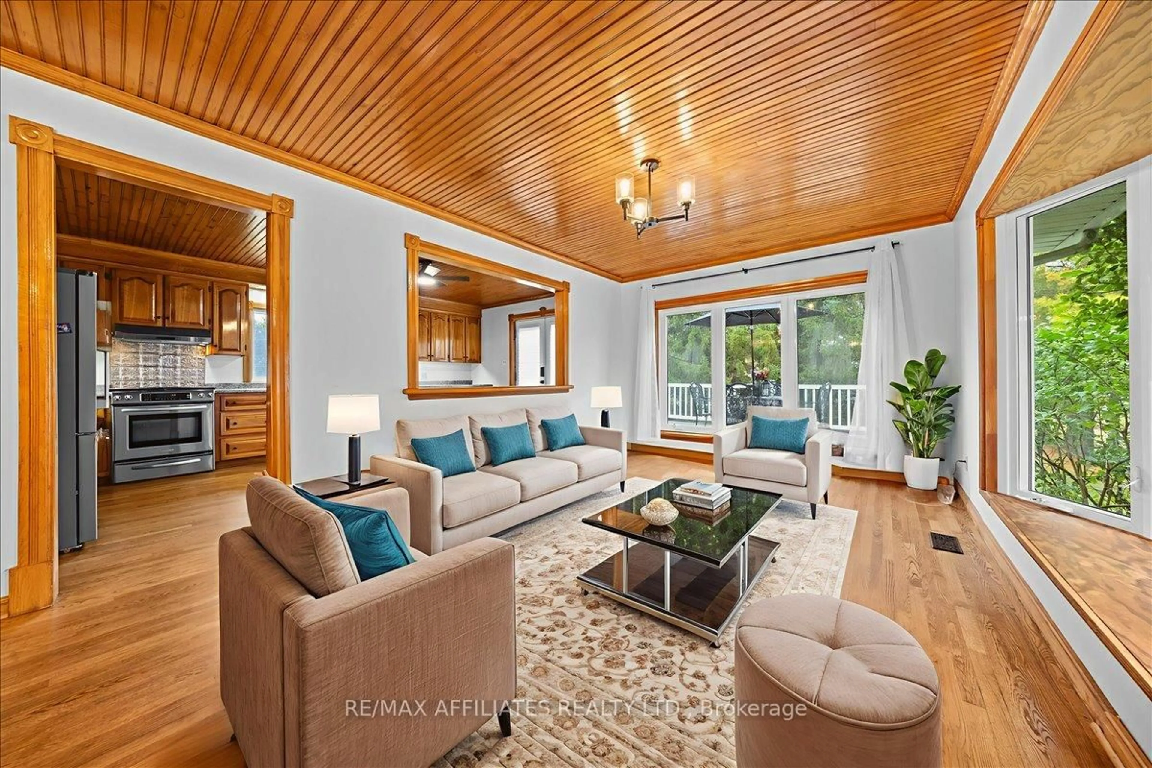 Living room with furniture, wood/laminate floor for 565 Vinette Rd, Clarence-Rockland Ontario K0A 2A0