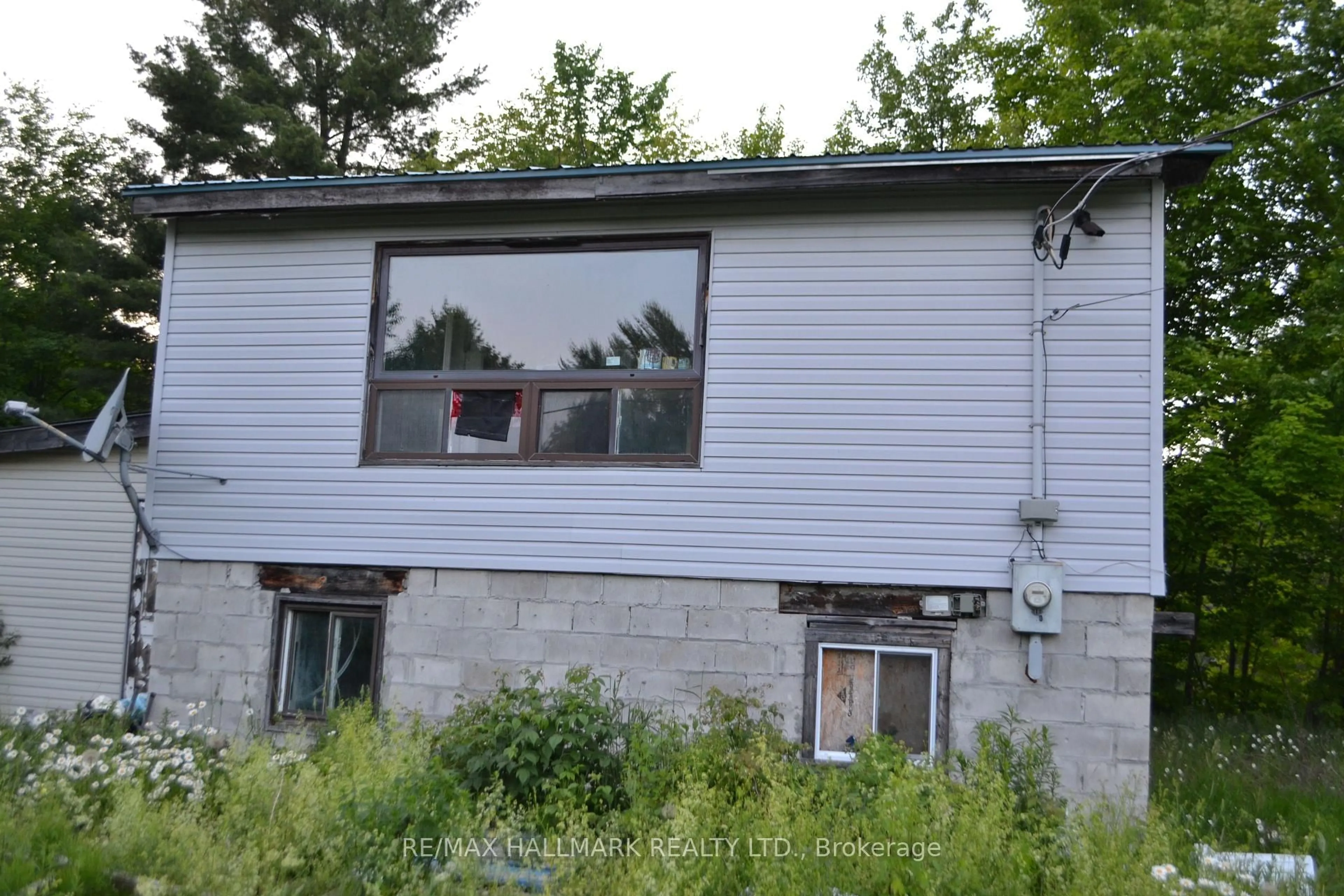 Home with vinyl exterior material, building for 2269 Henderson Rd, Barry's Bay Ontario K0K 1B0