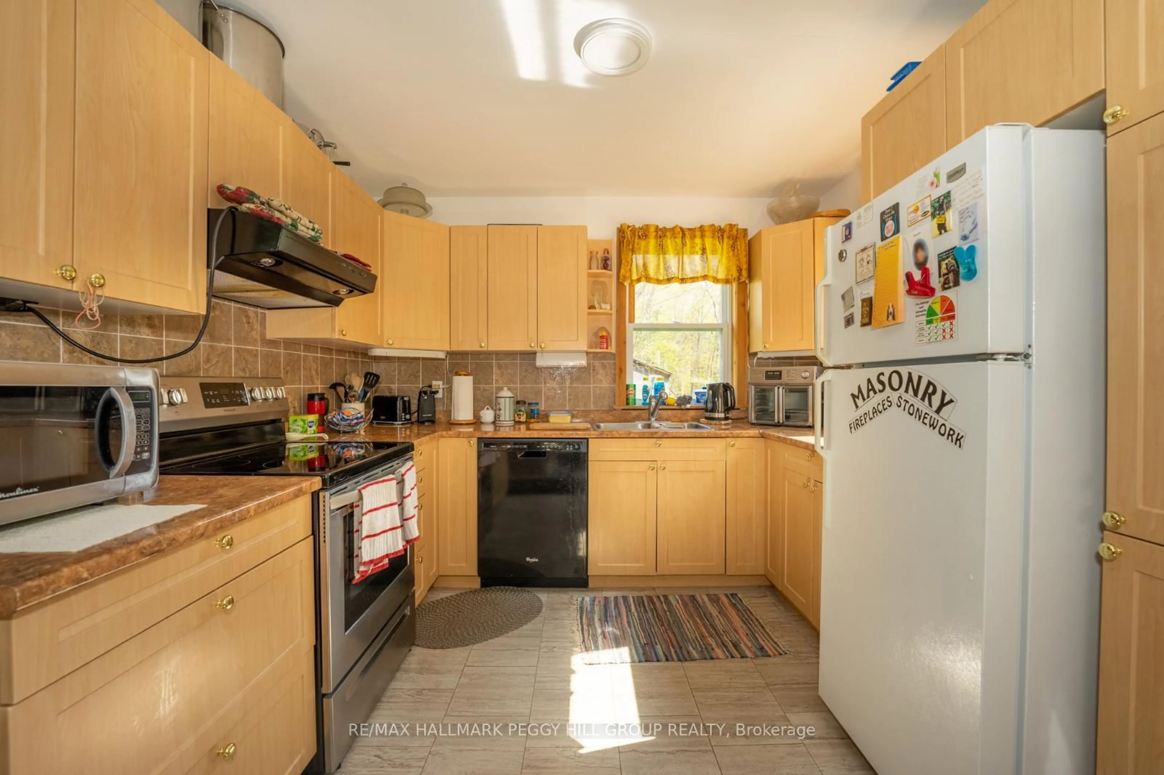 Standard kitchen, unknown for 94 HIGH St, Georgian Bay Ontario P0C 1H0