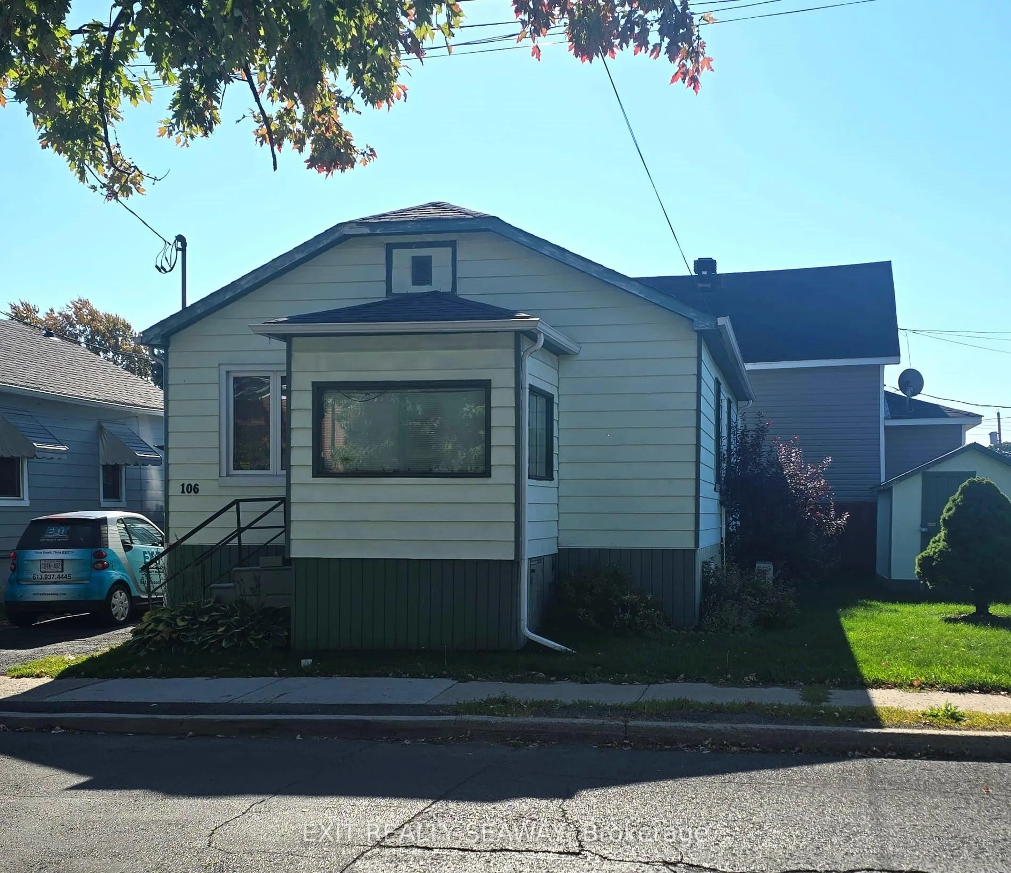 Home with vinyl exterior material, street for 106 6th St, Cornwall Ontario K6J 2W4