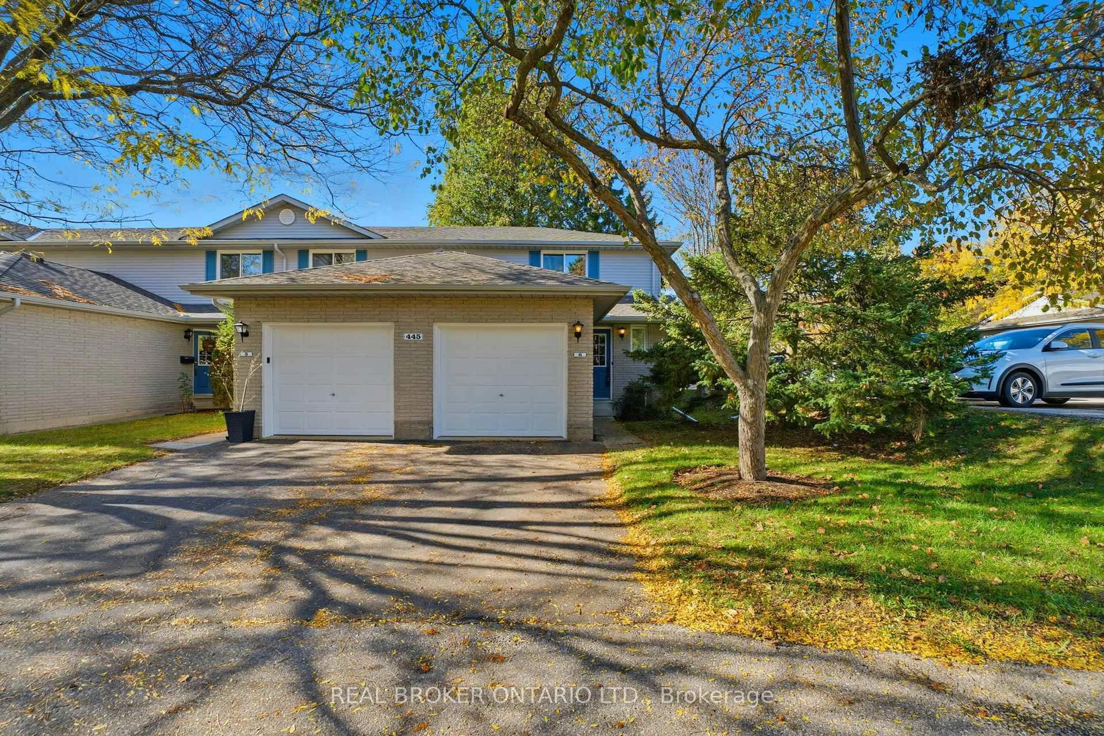A pic from outside/outdoor area/front of a property/back of a property/a pic from drone, street for 445 Kingscourt Dr #6, Waterloo Ontario N2K 3R4