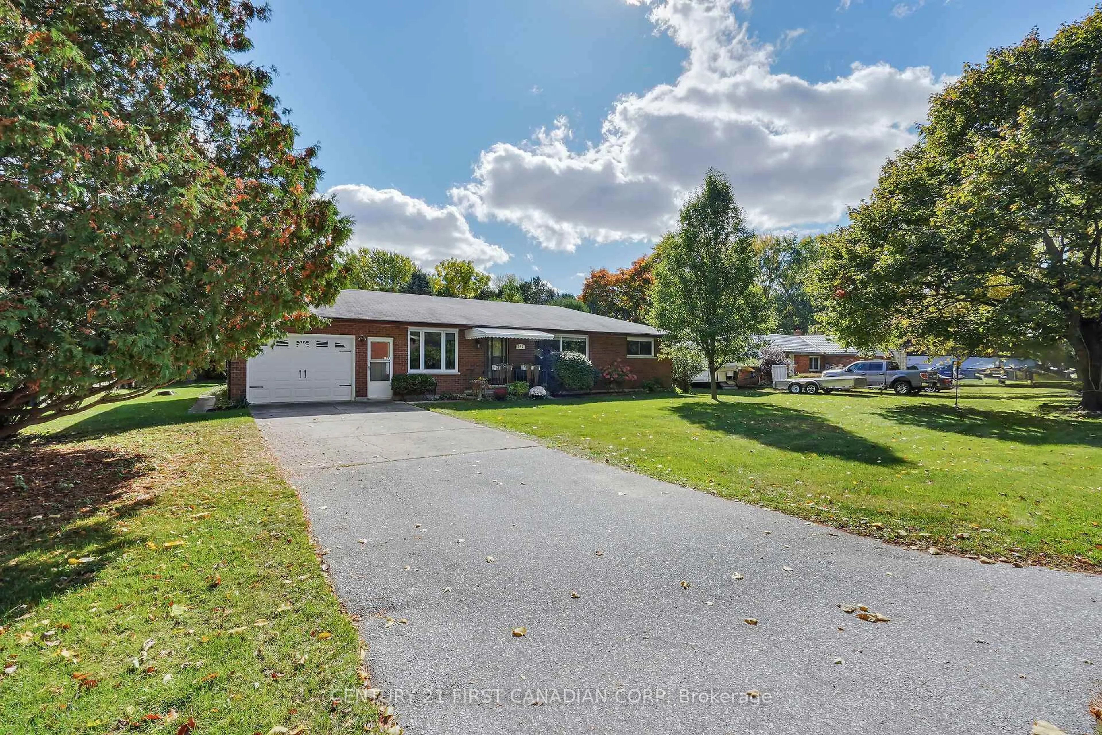 A pic from outside/outdoor area/front of a property/back of a property/a pic from drone, unknown for 141 Cherry St, Chatham-Kent Ontario N0P 1C0