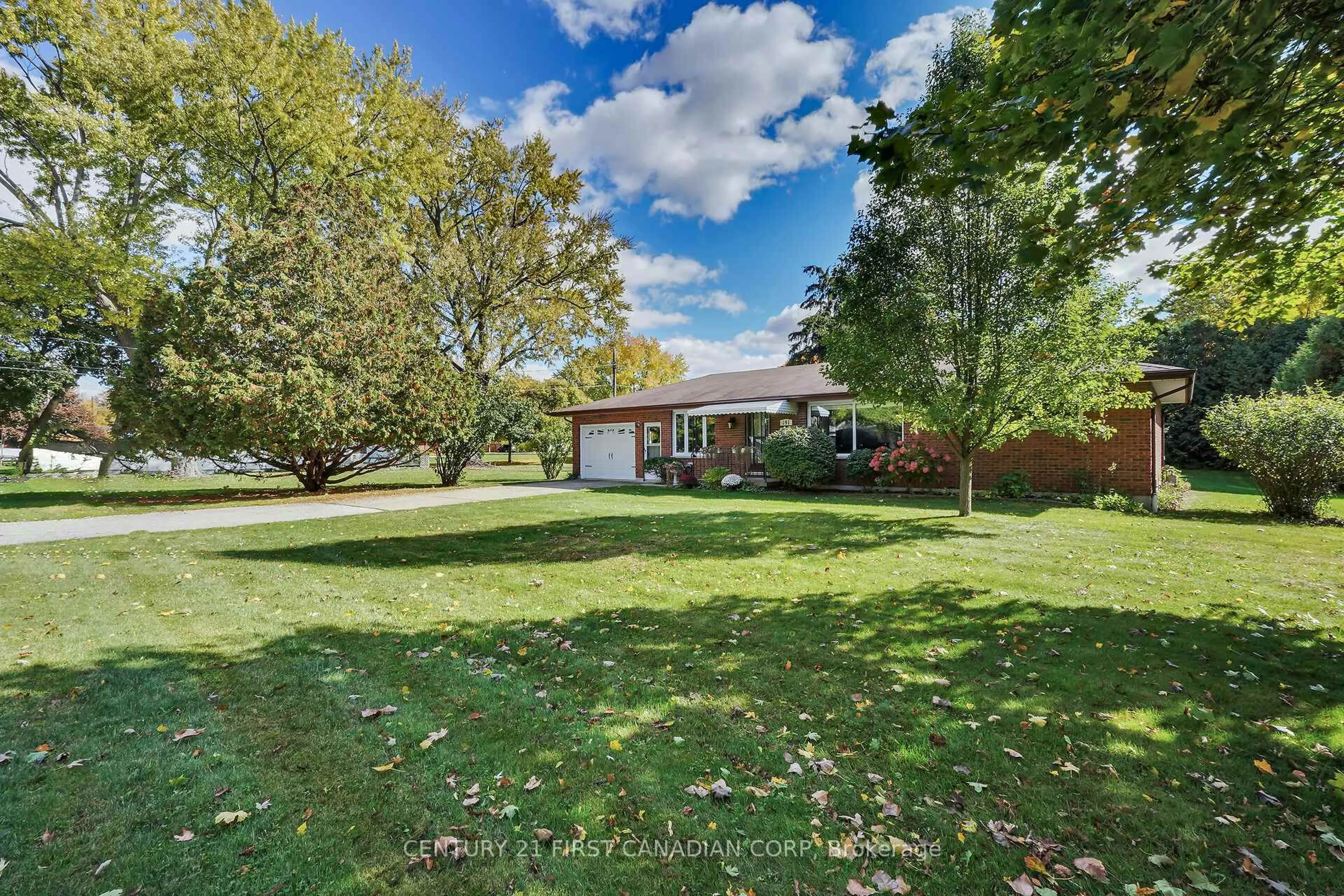 A pic from outside/outdoor area/front of a property/back of a property/a pic from drone, water/lake/river/ocean view for 141 Cherry St, Chatham-Kent Ontario N0P 1C0