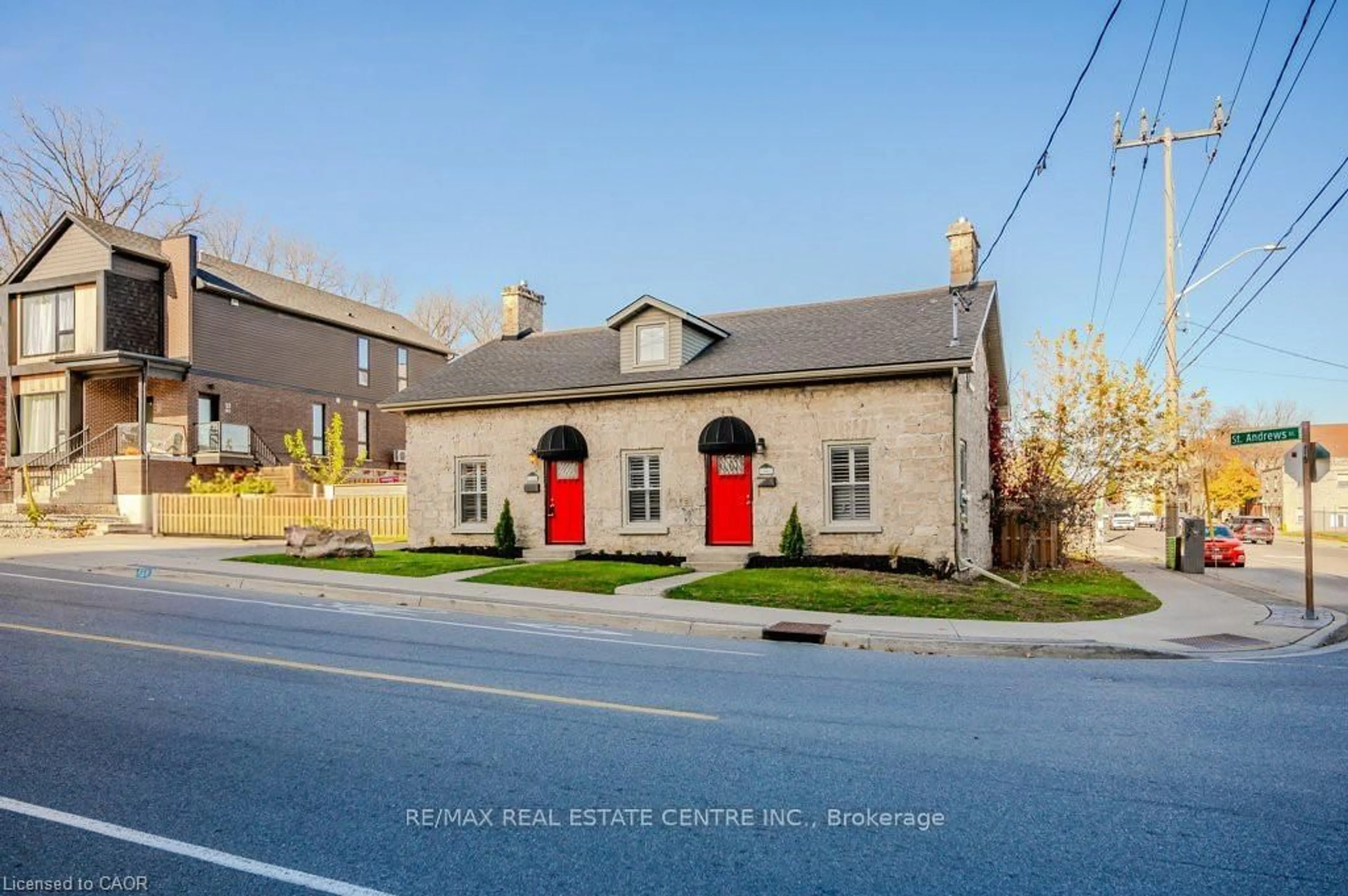 A pic from outside/outdoor area/front of a property/back of a property/a pic from drone, street for 16 - 18 St Andrews St, Cambridge Ontario N1S 1M4