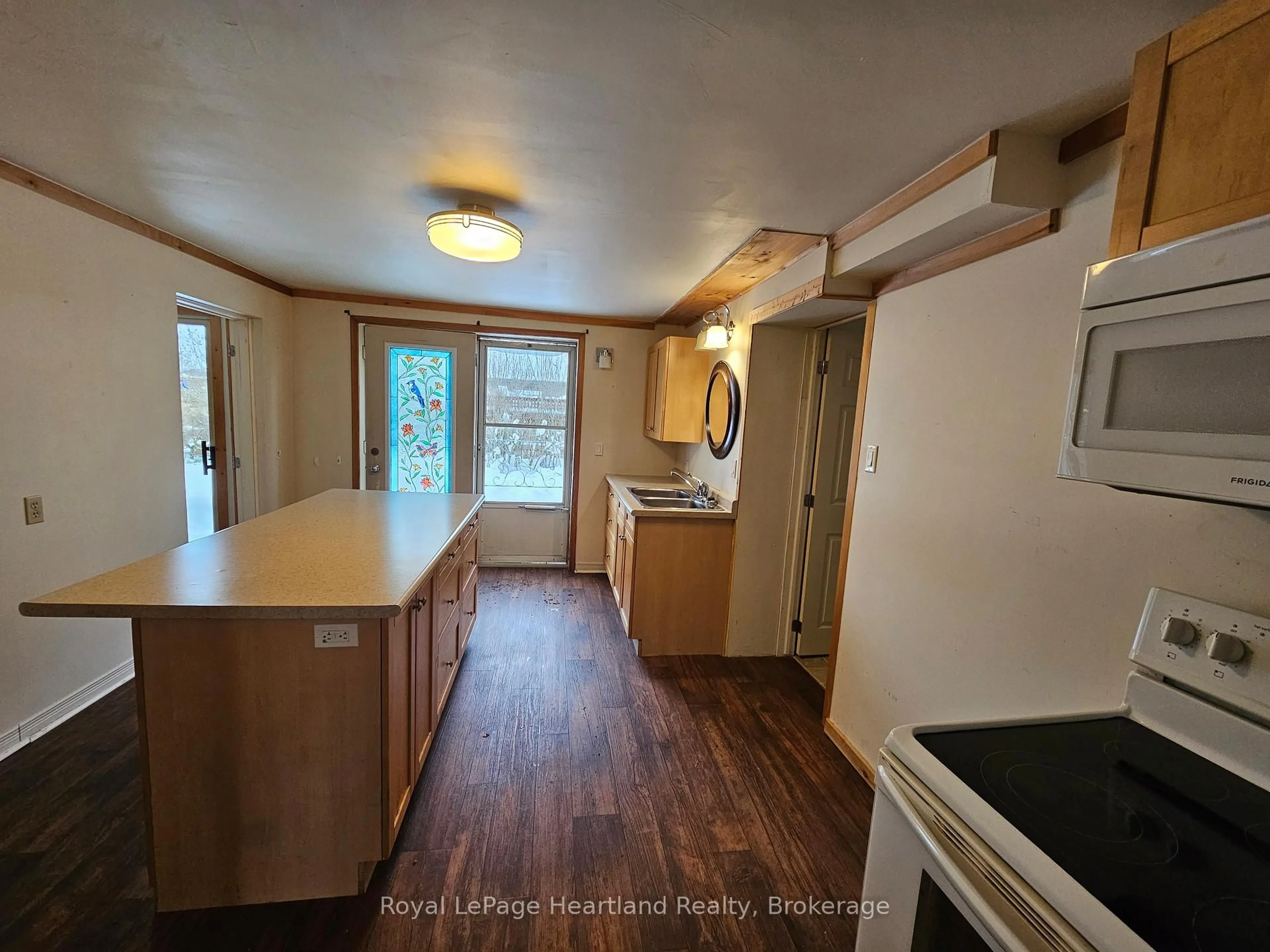 Standard kitchen, wood/laminate floor for 43 Trafalgar St, Goderich Ontario N7A 1T3