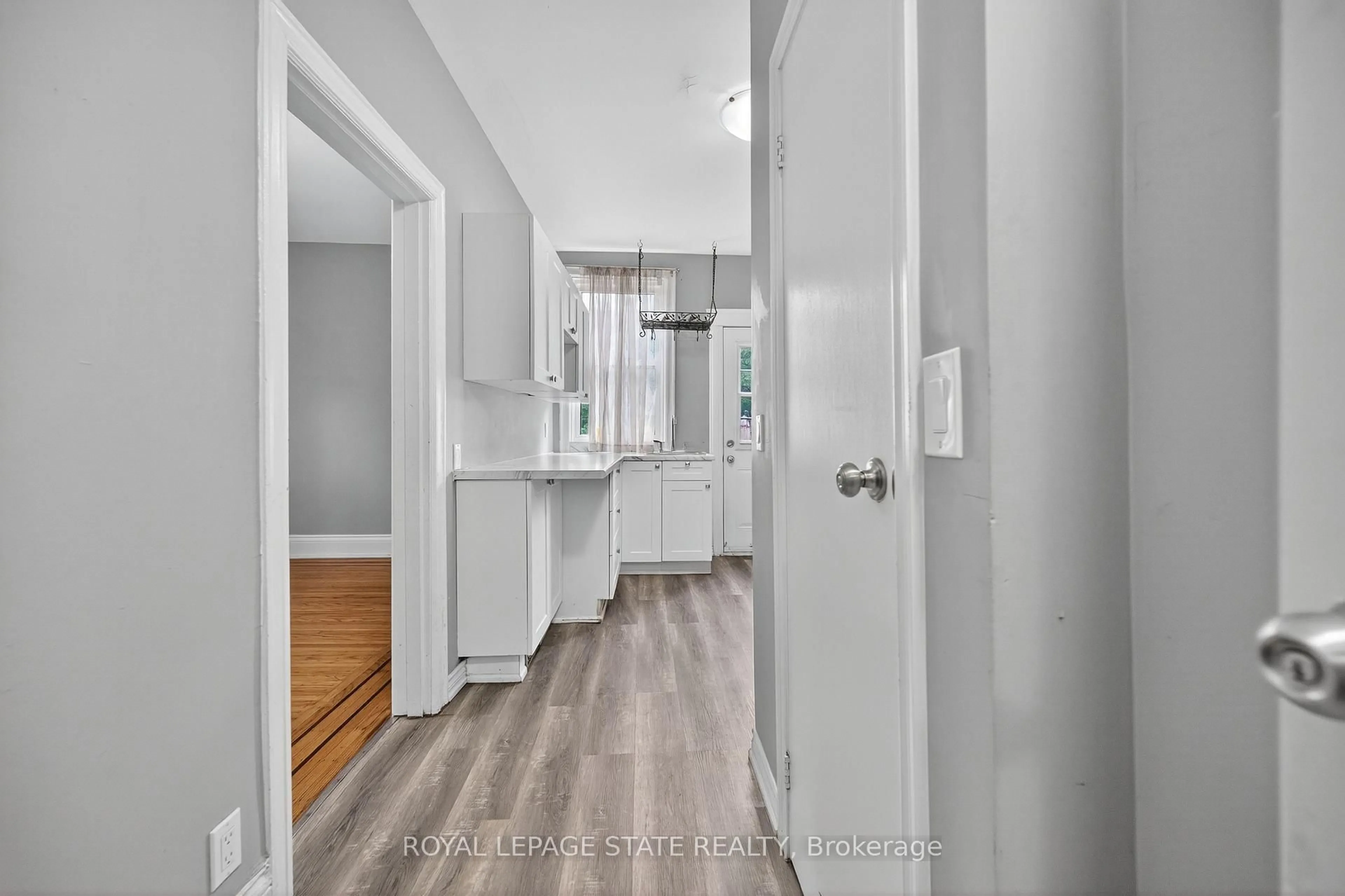 Indoor entryway for 188 Stinson St, Hamilton Ontario L8N 1S9