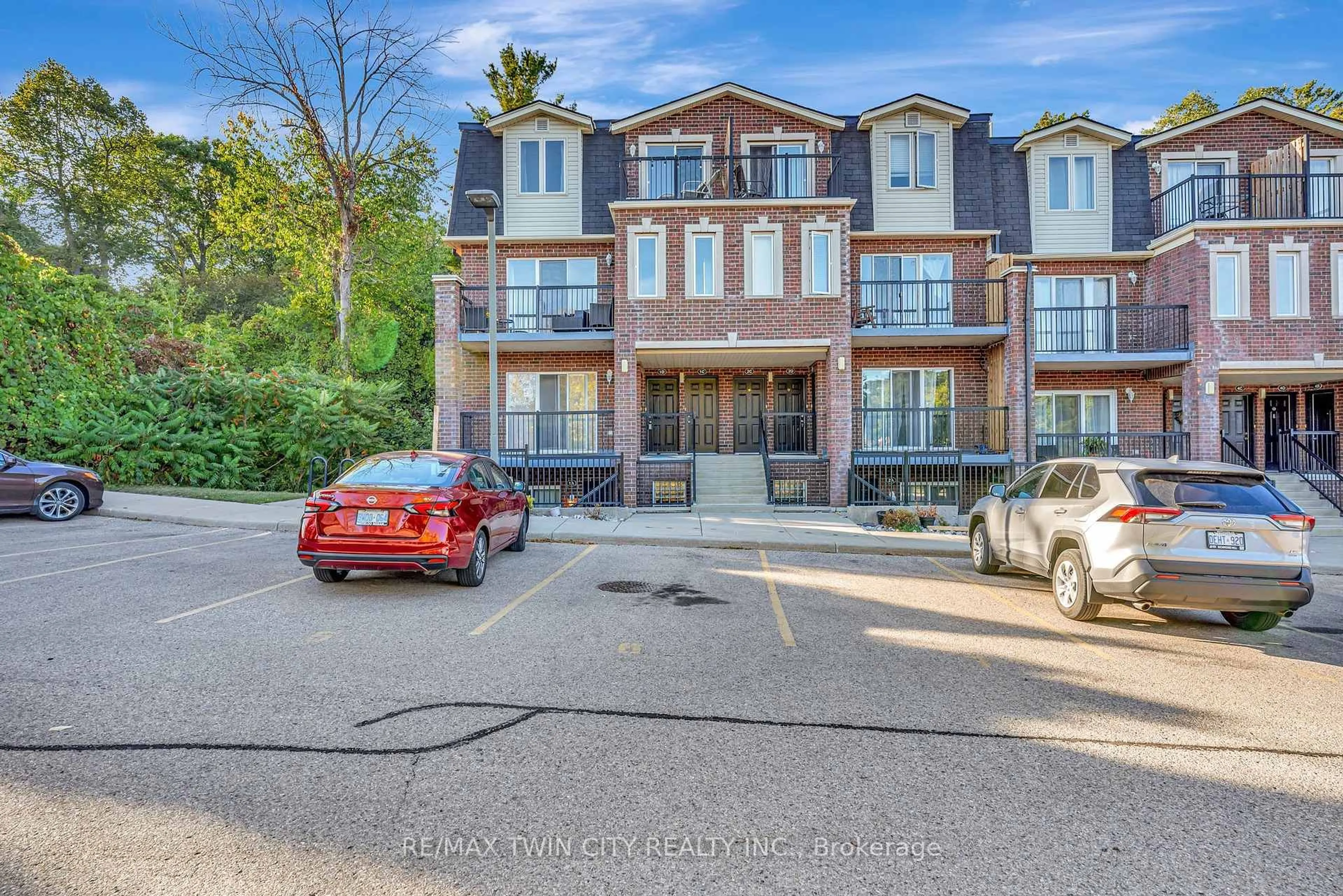 A pic from outside/outdoor area/front of a property/back of a property/a pic from drone, unknown for 45 Cedarhill Cres #1D, Kitchener Ontario N2E 0A2