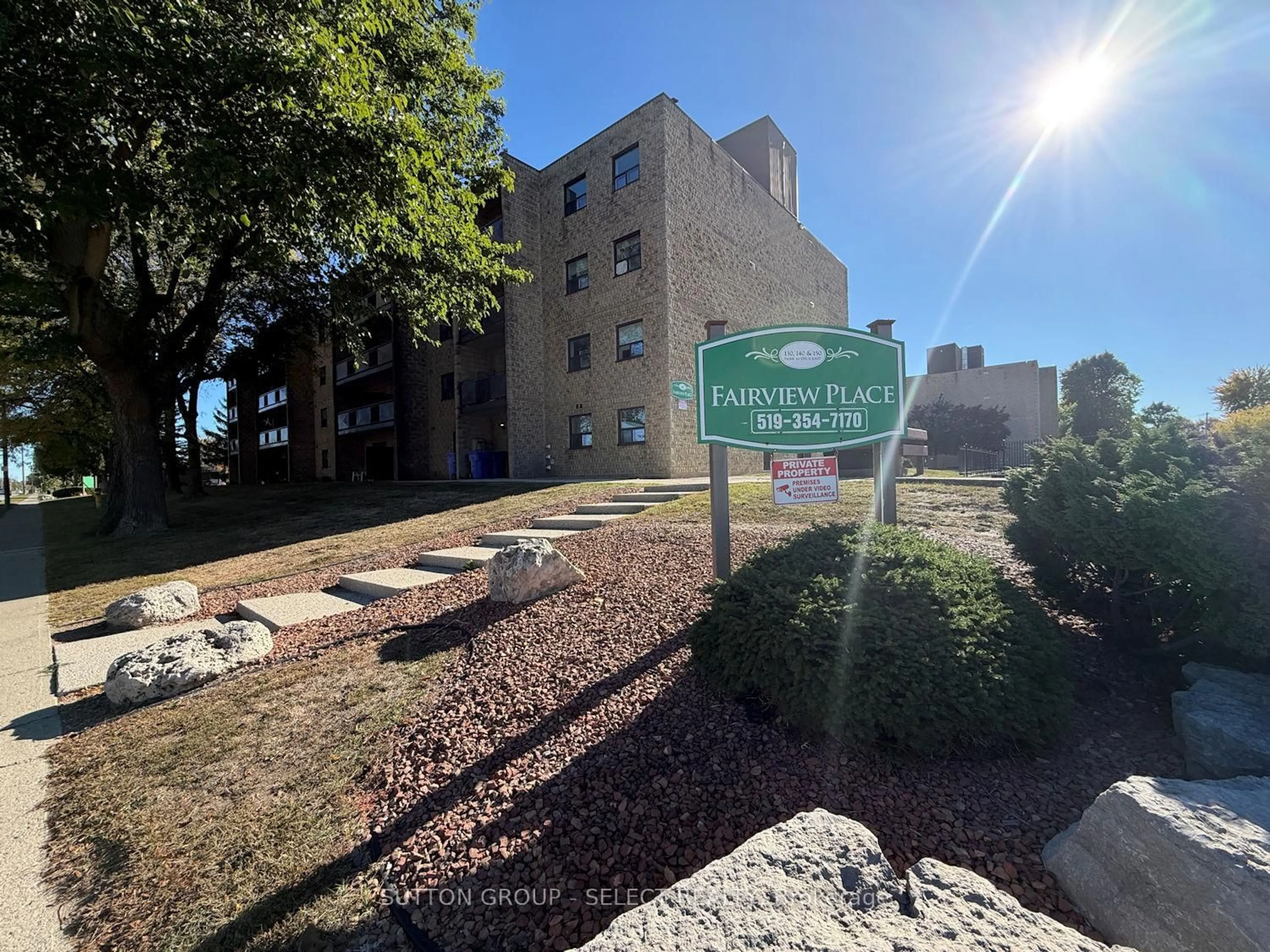 A pic from outside/outdoor area/front of a property/back of a property/a pic from drone, unknown for 140 Park Ave #402, Chatham-Kent Ontario N7M 3V6