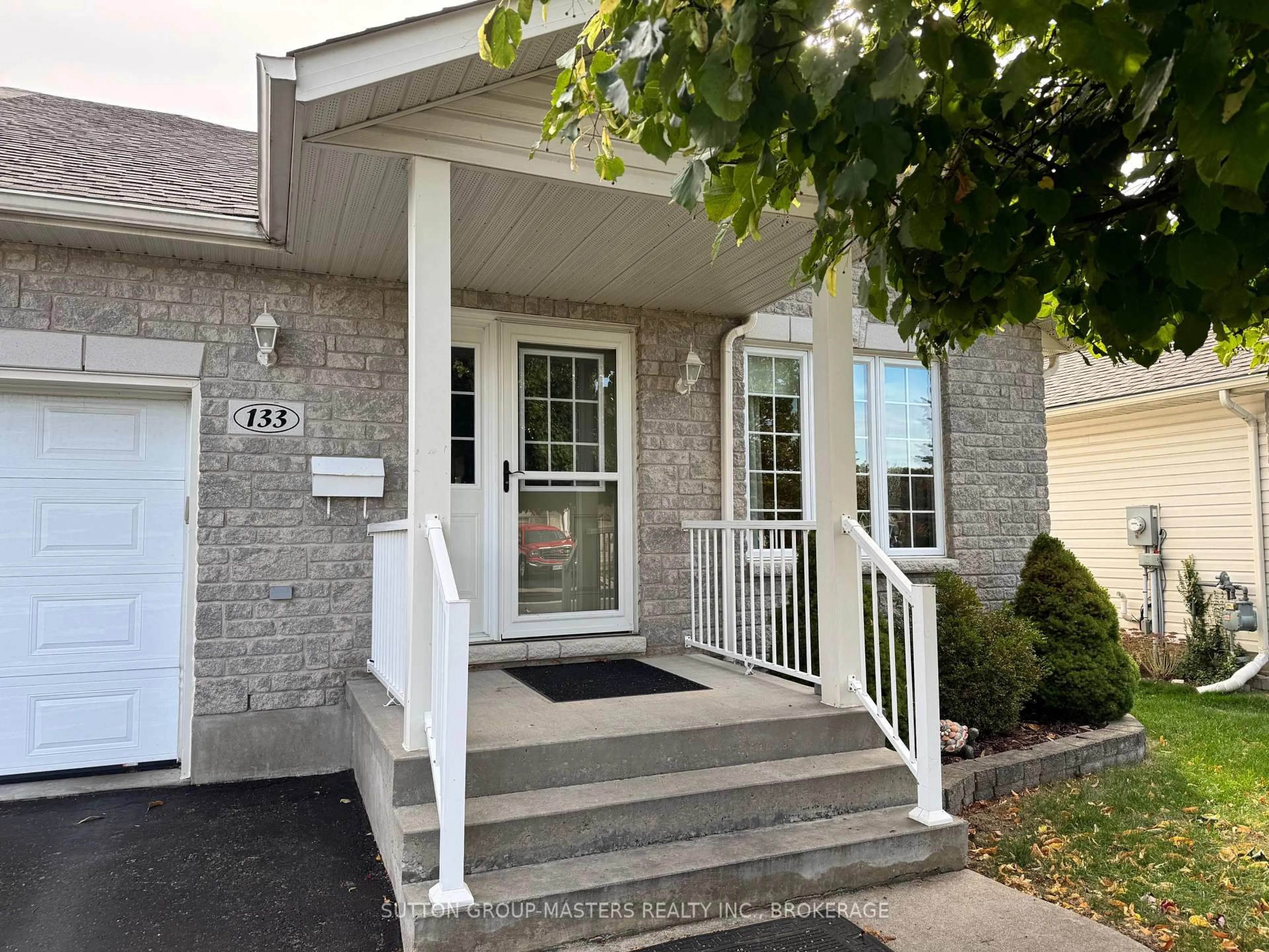Indoor entryway for 133 Ellesmeer Ave, Kingston Ontario K7P 3H9