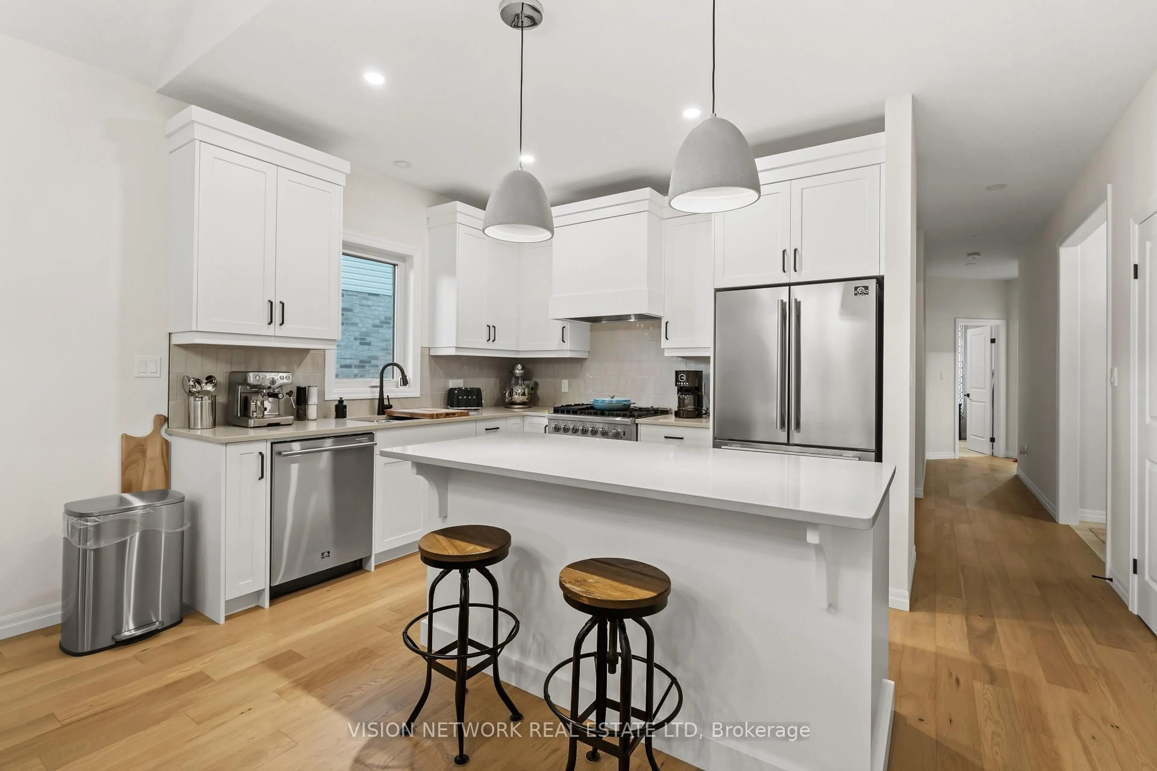 Open concept kitchen, ceramic/tile floor for 2 Evylean Crt, St. Thomas Ontario N5R 0P6