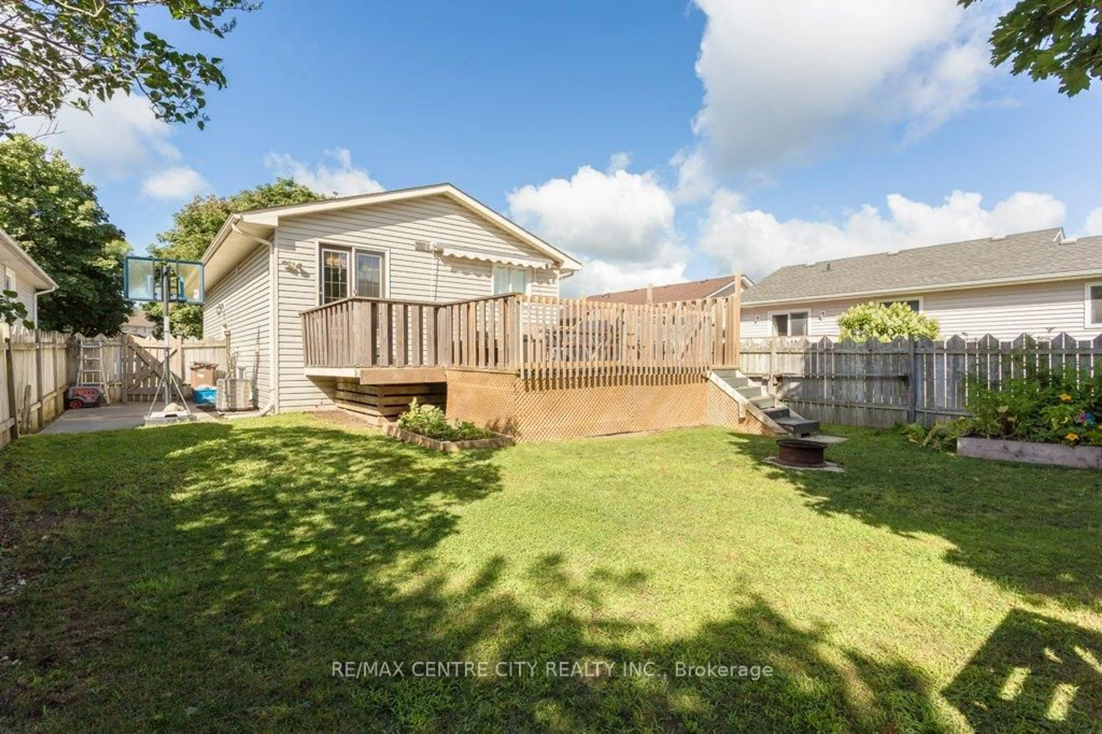 A pic from outside/outdoor area/front of a property/back of a property/a pic from drone, street for 55 Melanie Dr, Aylmer Ontario N5H 3G6