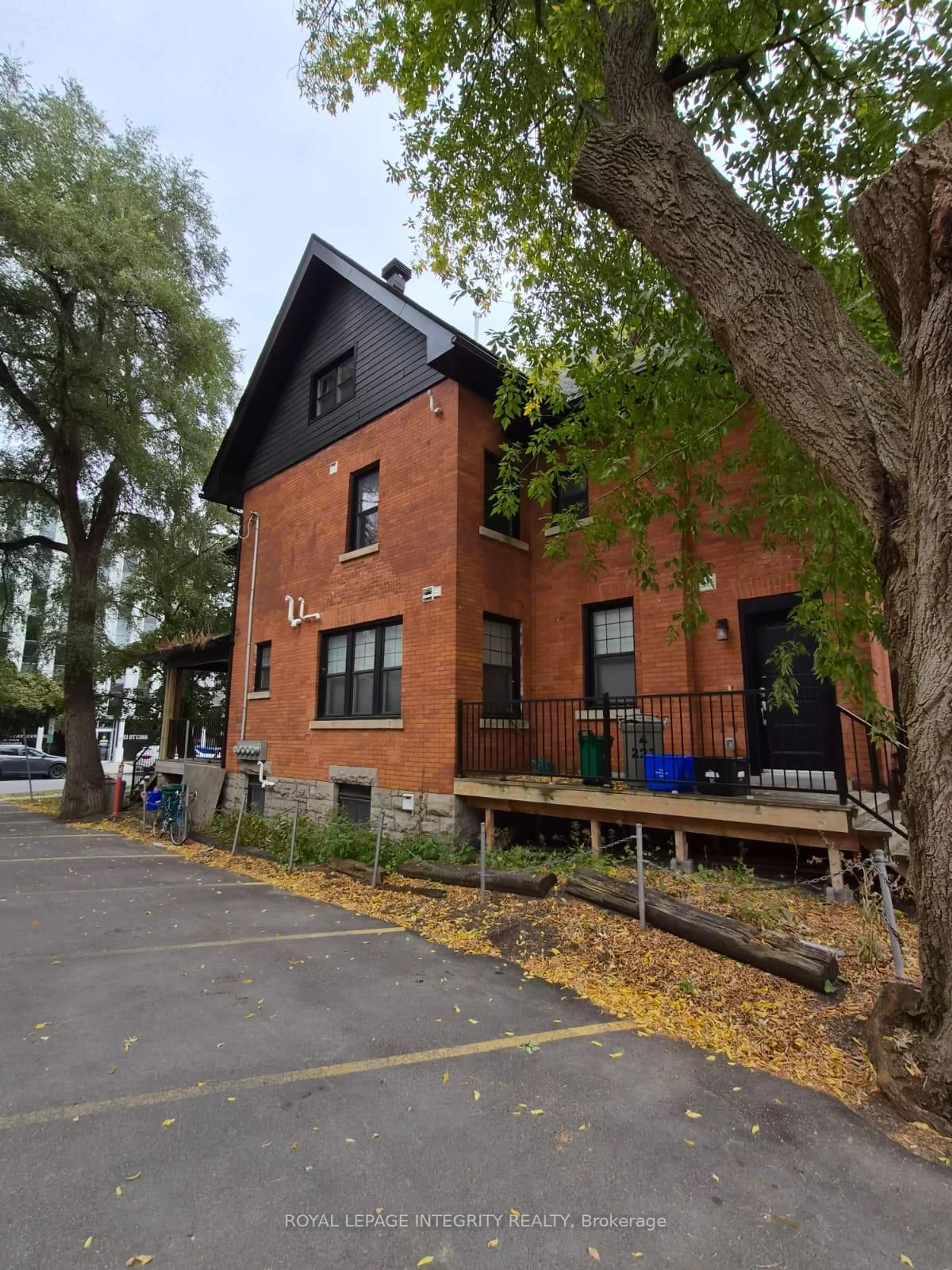 Home with brick exterior material, street for 220-222 Argyle Ave, Ottawa Ontario K2P 1B9