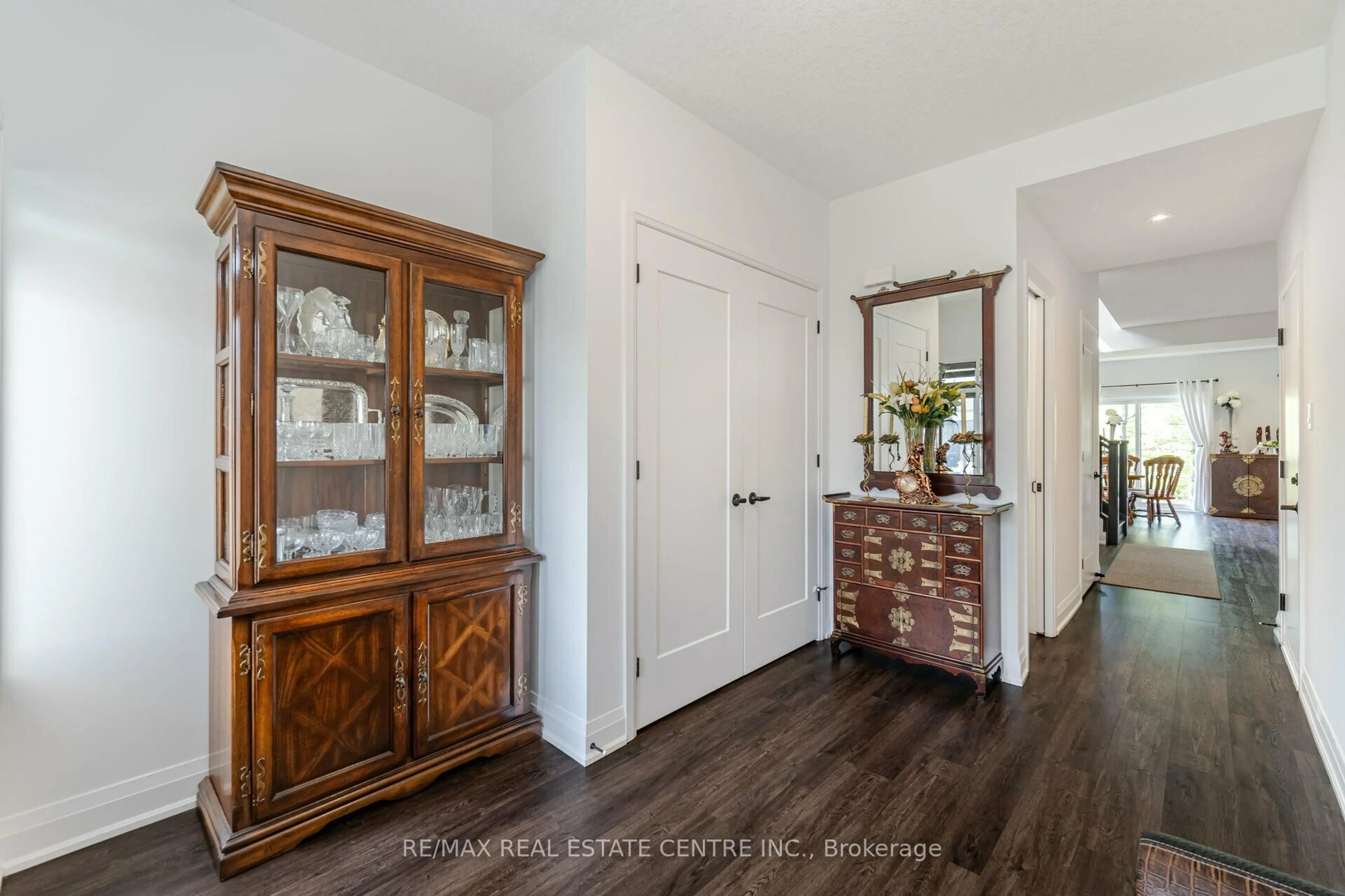 Indoor entryway for 43 Ferris Circ, Guelph Ontario N1G 0H2