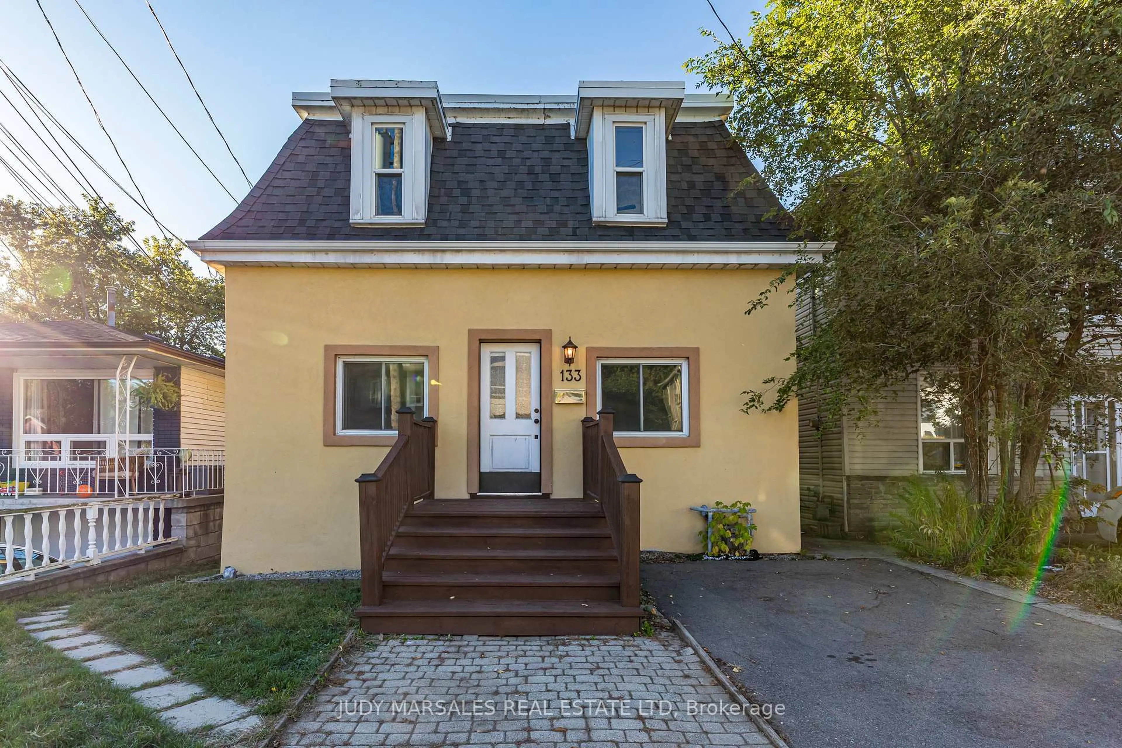 Unknown for 133 Breadalbane St, Hamilton Ontario L8R 3G7