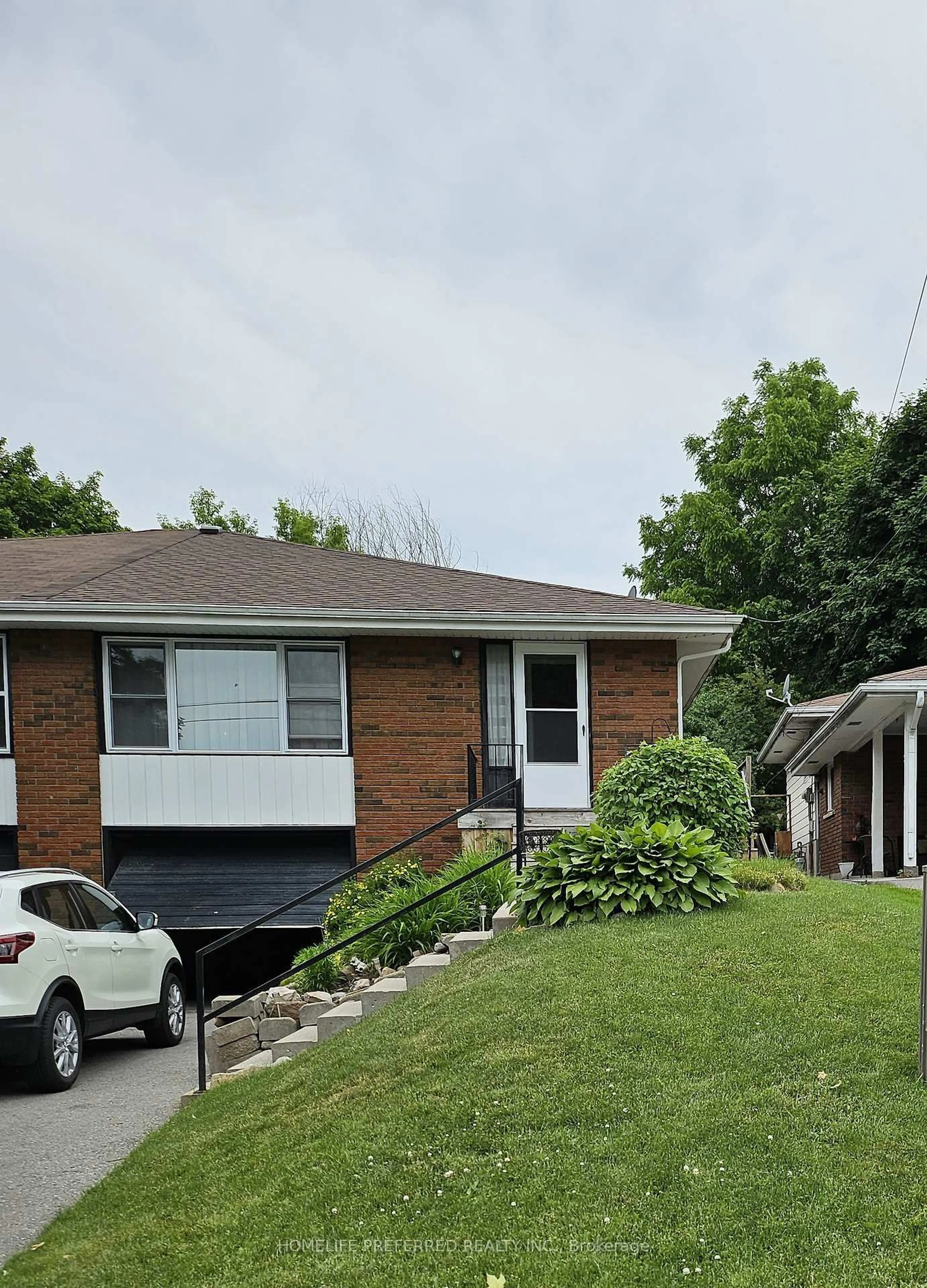 Home with vinyl exterior material, street for 17B Beechwood Dr, Peterborough Ontario K9J 1M2