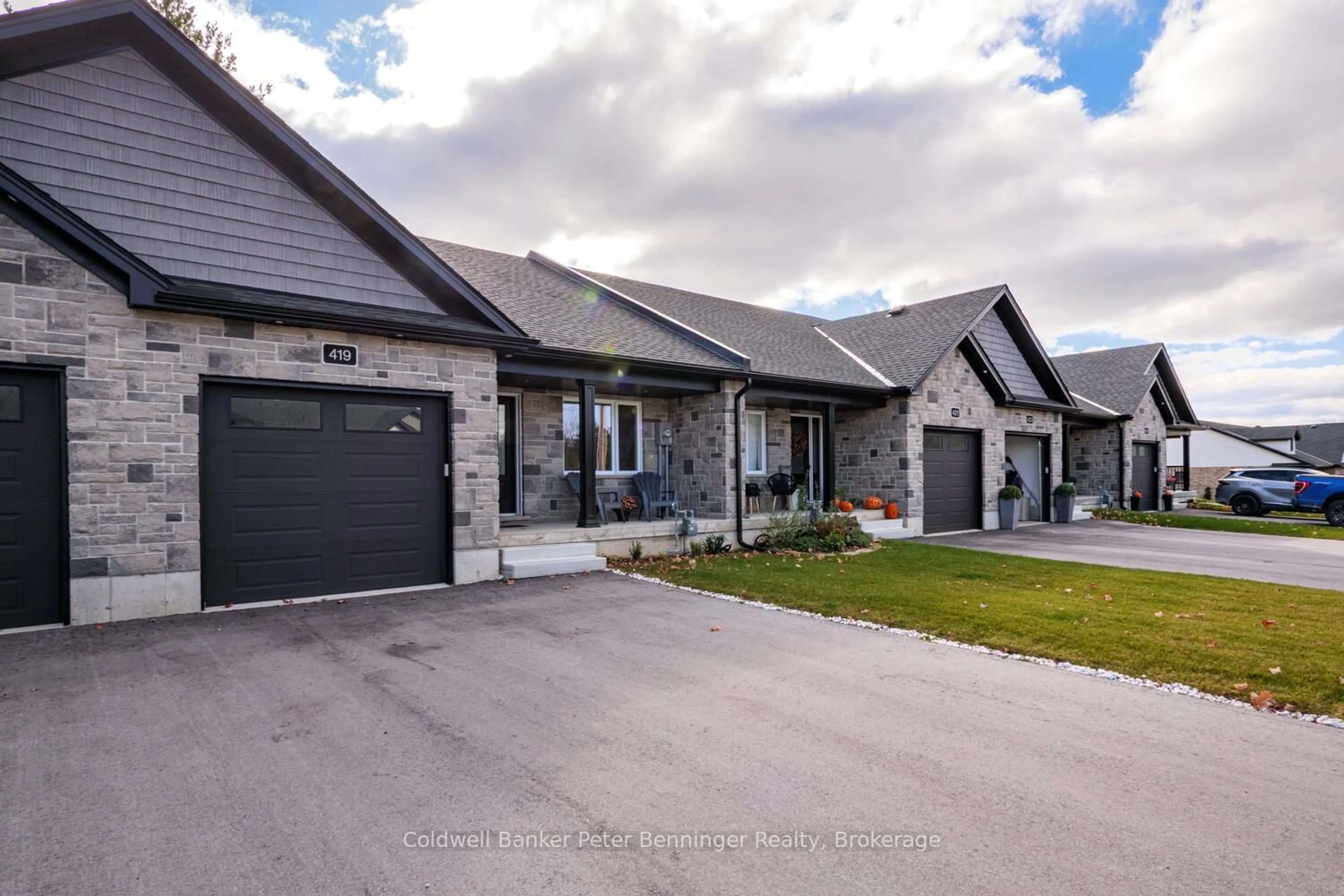 A pic from outside/outdoor area/front of a property/back of a property/a pic from drone, street for 419 Park St, West Grey Ontario N0G 1R0