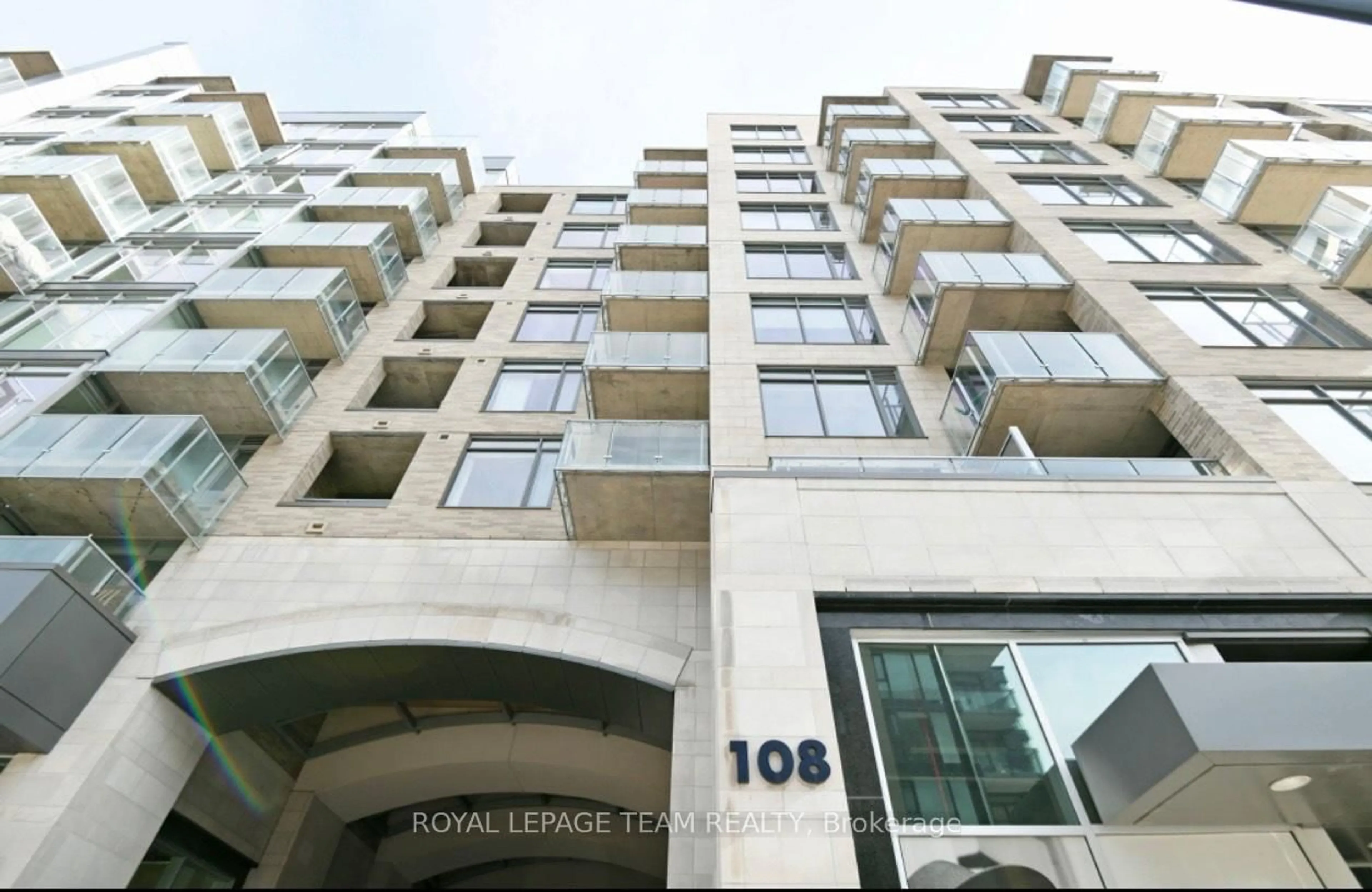 Indoor foyer for 108 RICHMOND Rd #207, Ottawa Ontario K1Z 0B3