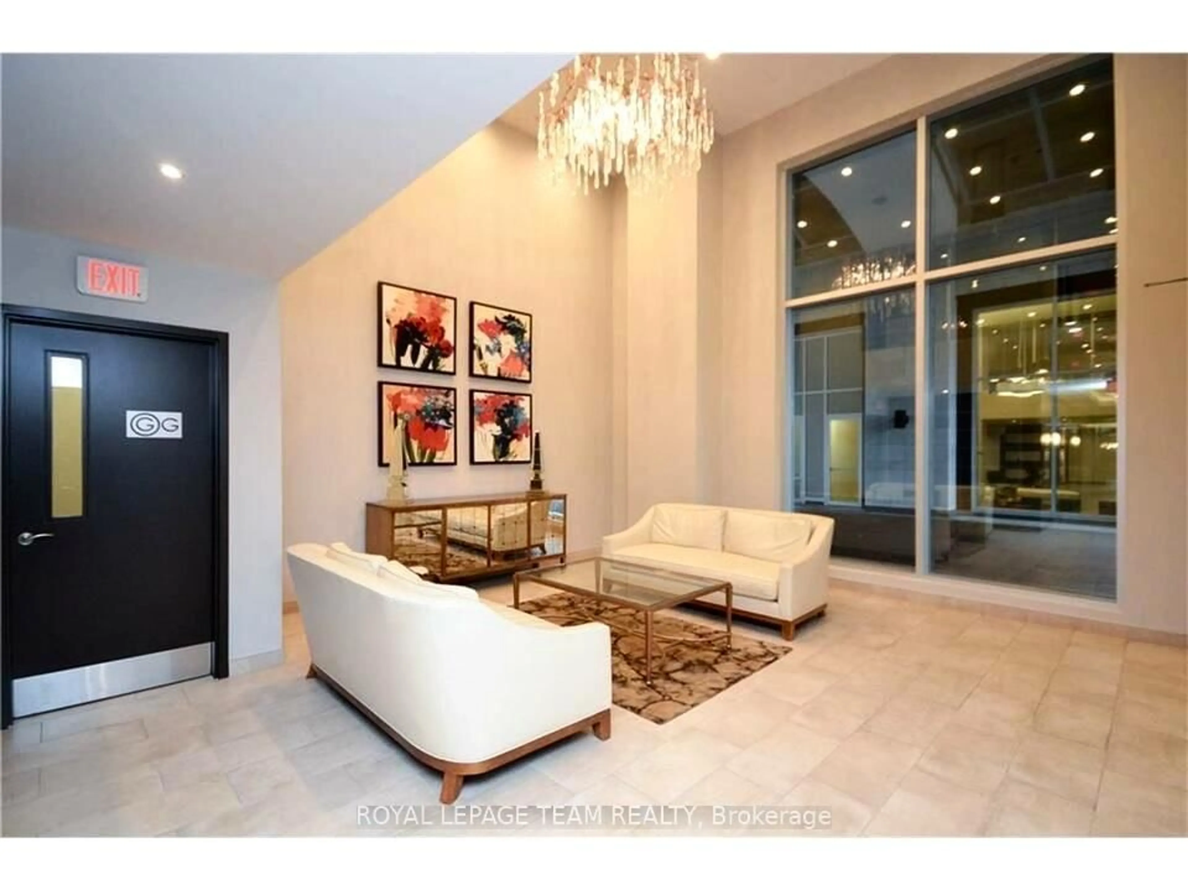 Indoor foyer for 108 RICHMOND Rd #207, Ottawa Ontario K1Z 0B3