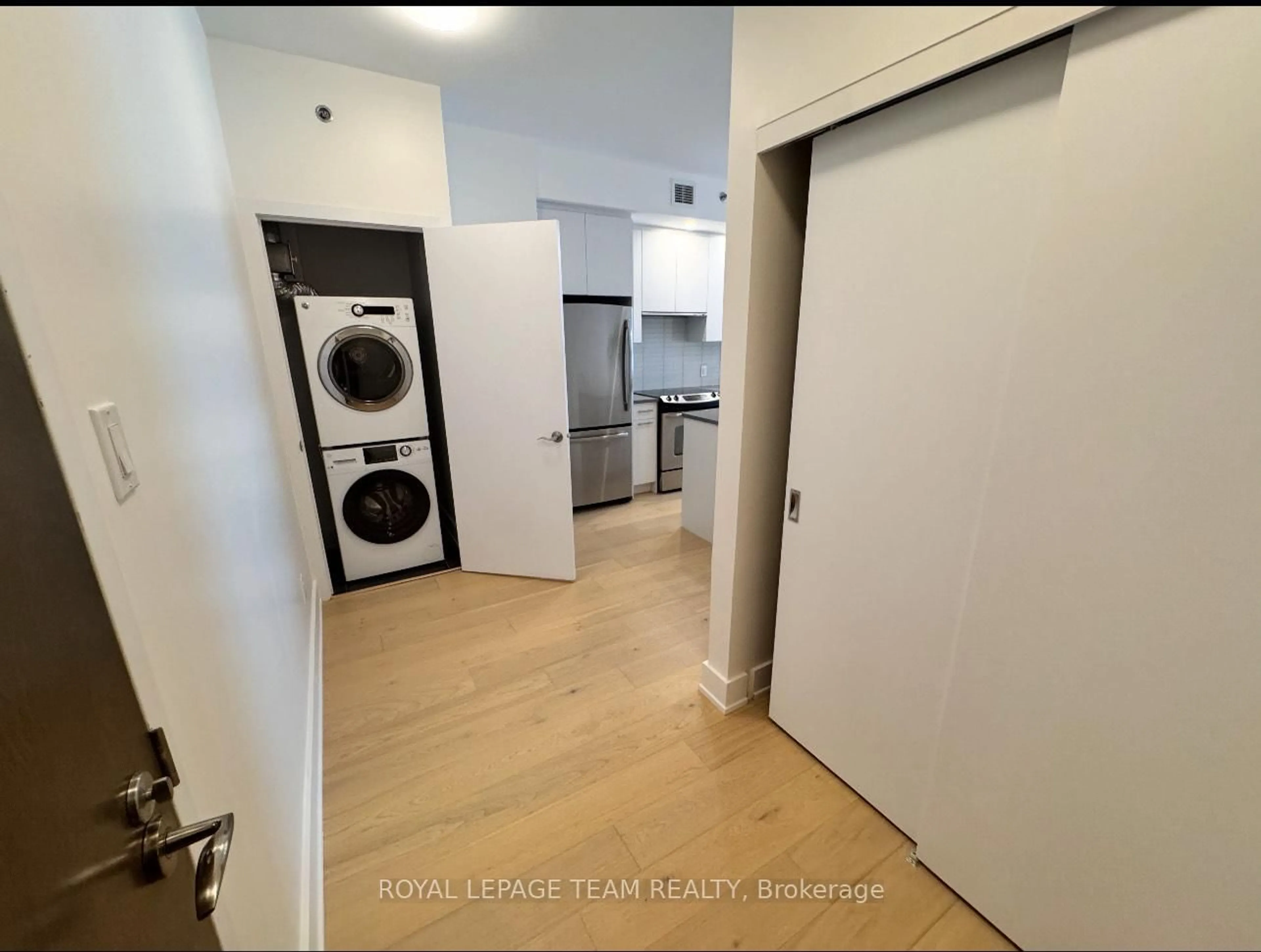 A pic of a room for 108 RICHMOND Rd #207, Ottawa Ontario K1Z 0B3