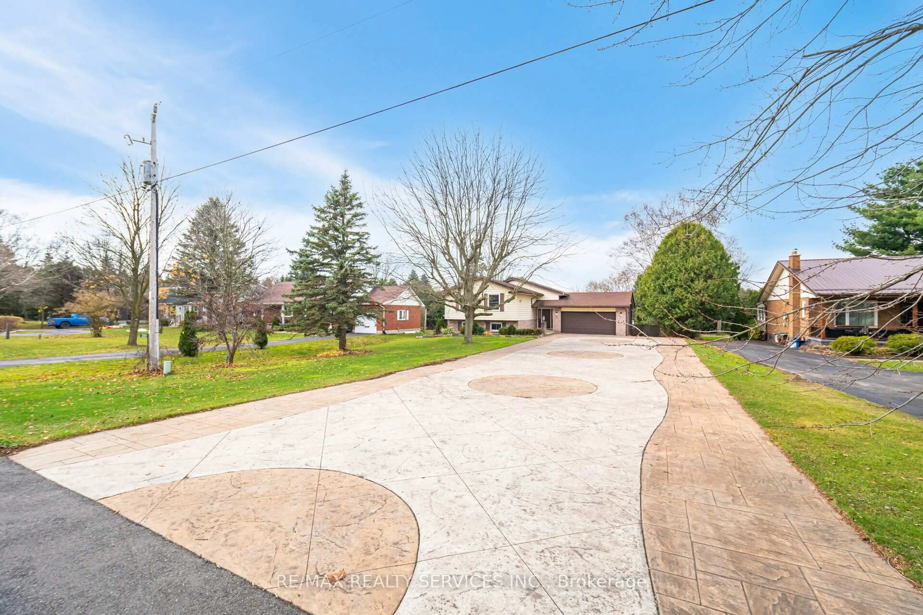 A pic from outside/outdoor area/front of a property/back of a property/a pic from drone, street for 259 Old Highway 24, Norfolk Ontario N0E 1Y0