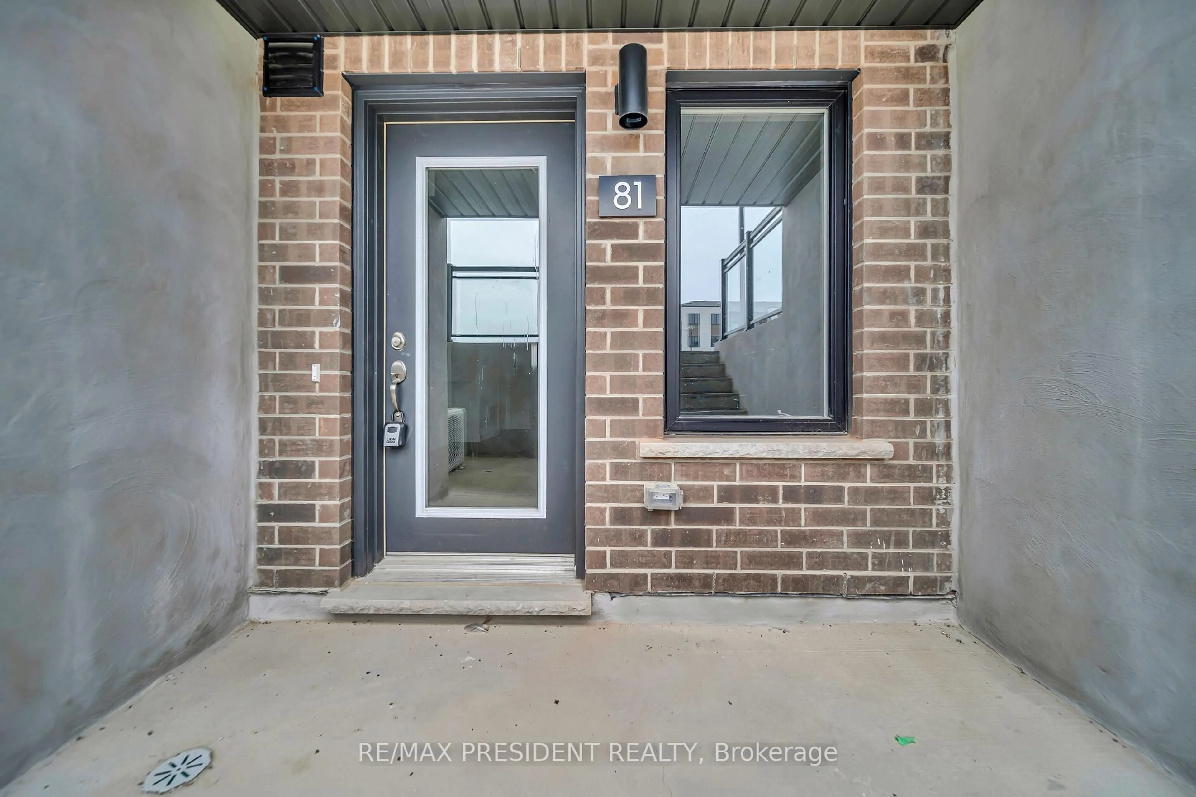 Indoor entryway for 940 David St #81, Centre Wellington Ontario N1M 0L7