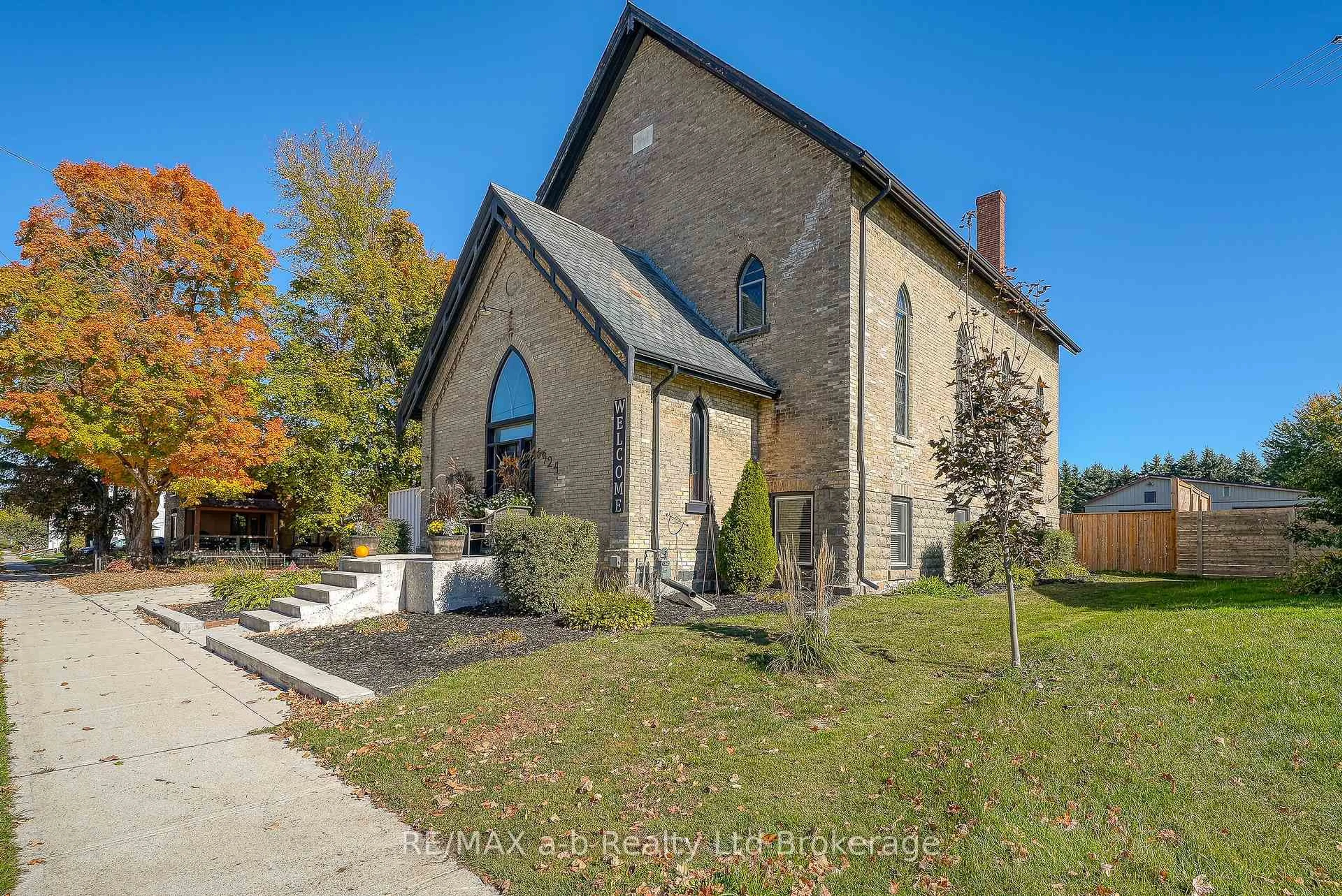 Home with brick exterior material, unknown for 5924 Putnam Rd, Thames Centre Ontario N0L 2J0