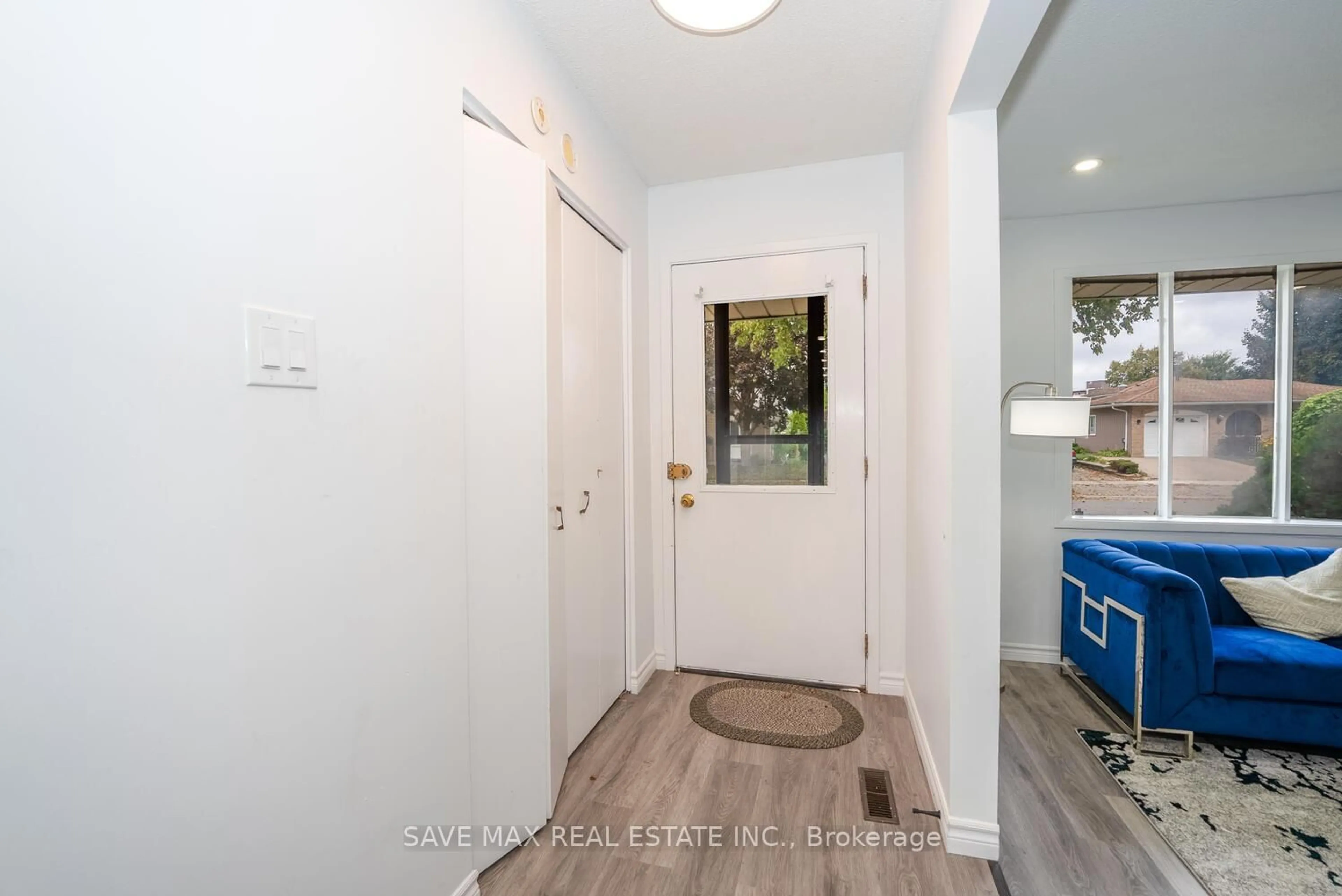 Indoor entryway for 29 Renny Cres, London South Ontario N6E 2C4