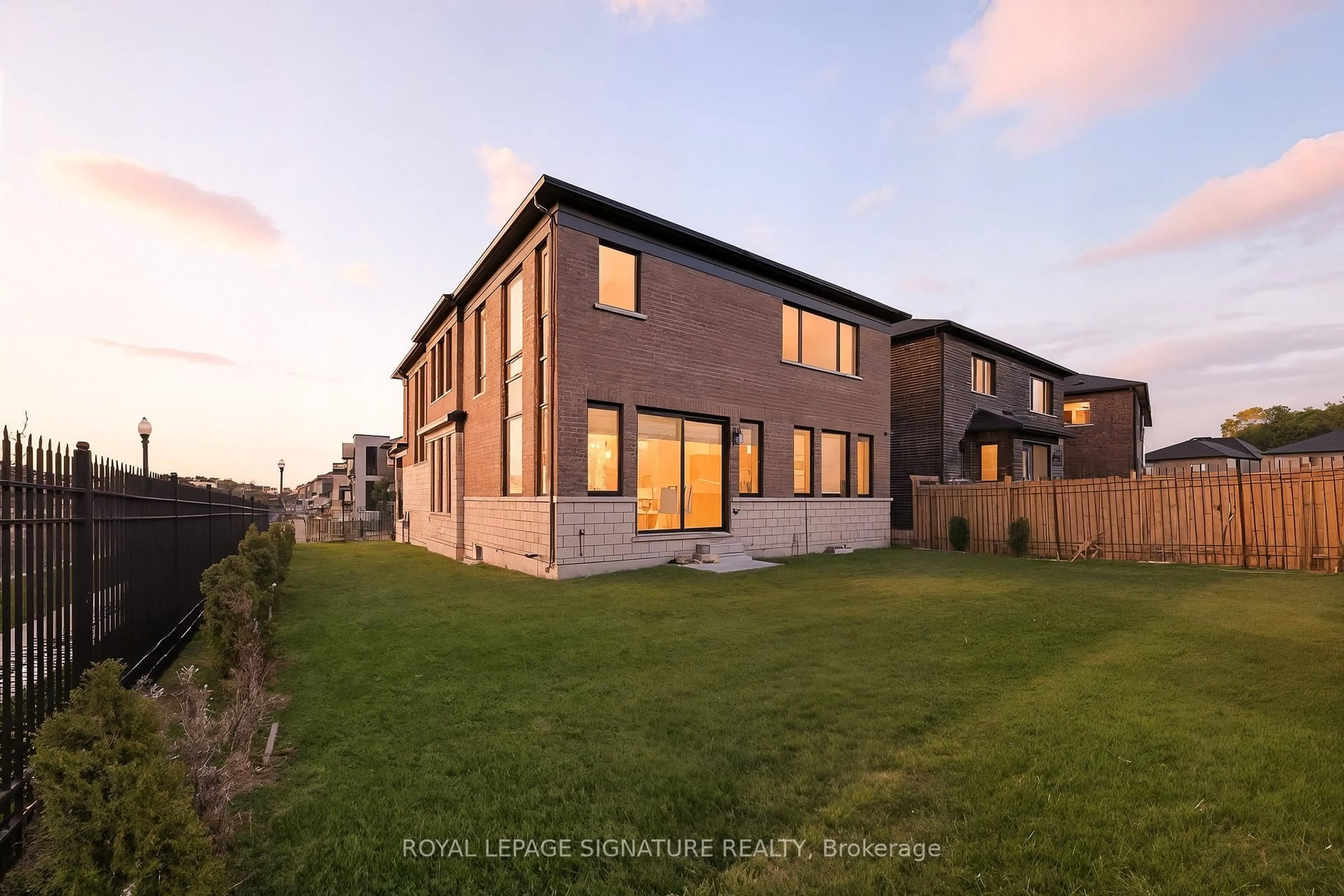 Home with brick exterior material, building for 984 Centennial Crt, Woodstock Ontario N4T 0N8