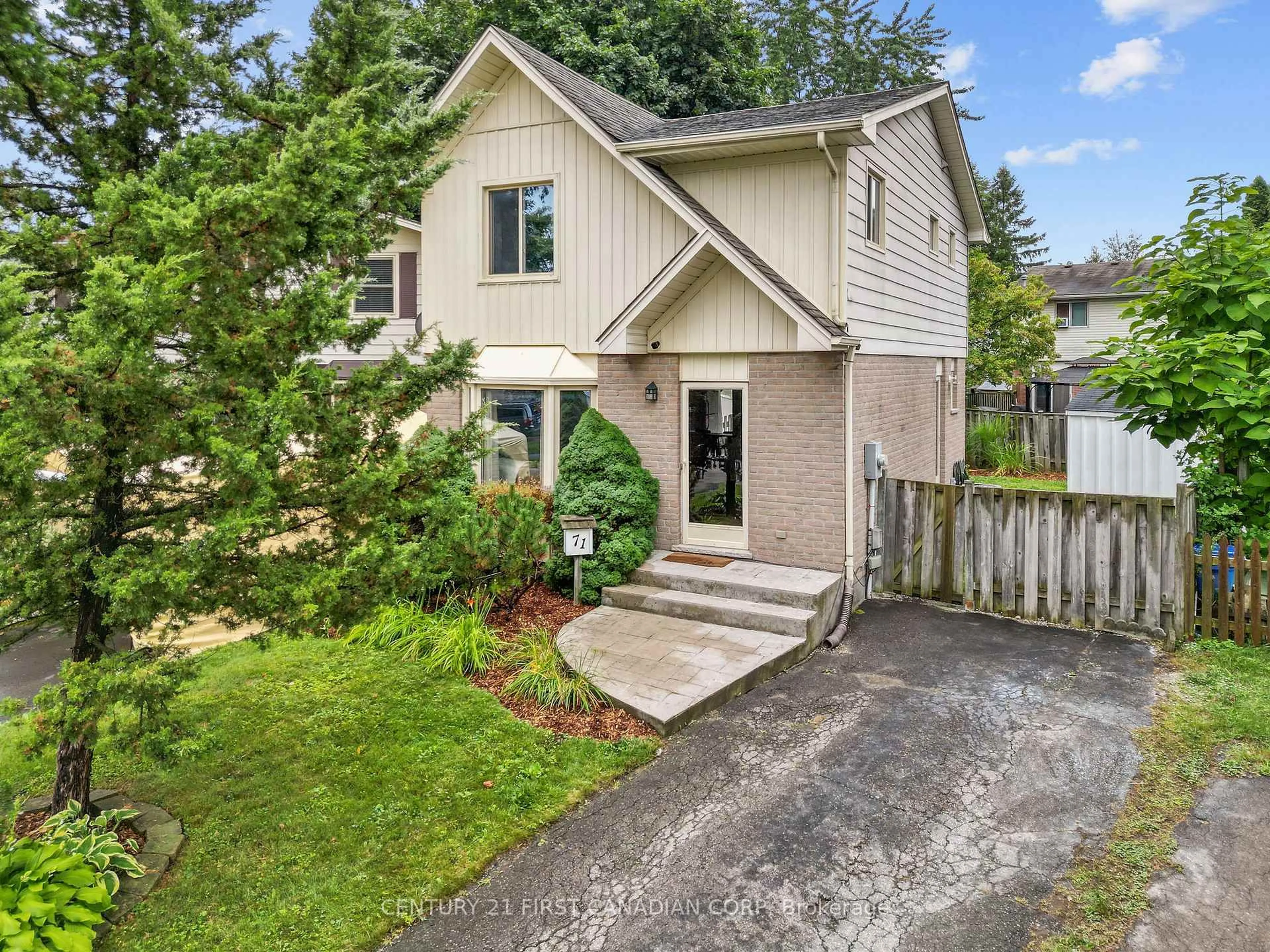 Home with vinyl exterior material, street for 71 Constable Crt, London North Ontario N6G 3N7