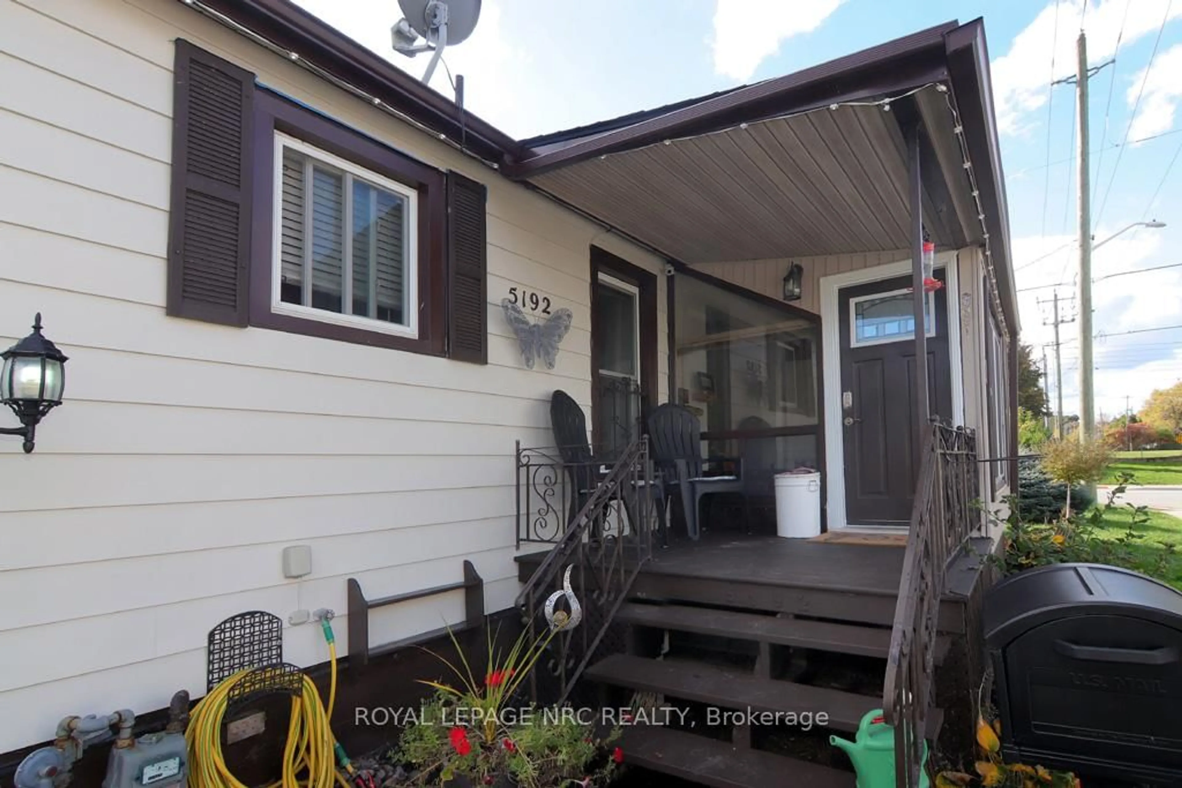 Patio, street for 5192 Hamilton St, Niagara Falls Ontario L2E 2W3