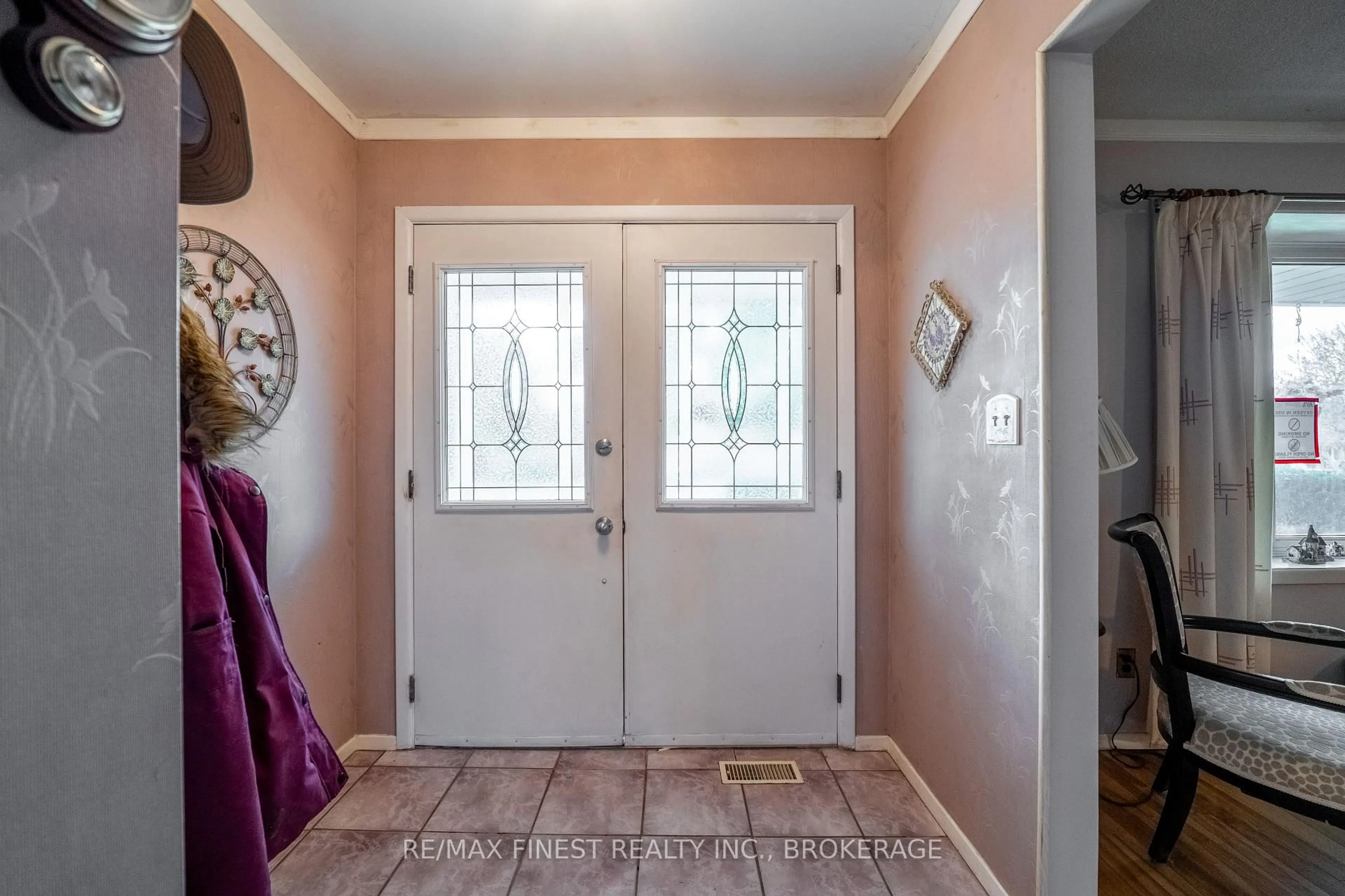 Indoor entryway for 896 Development Dr, Kingston Ontario K7M 5T1