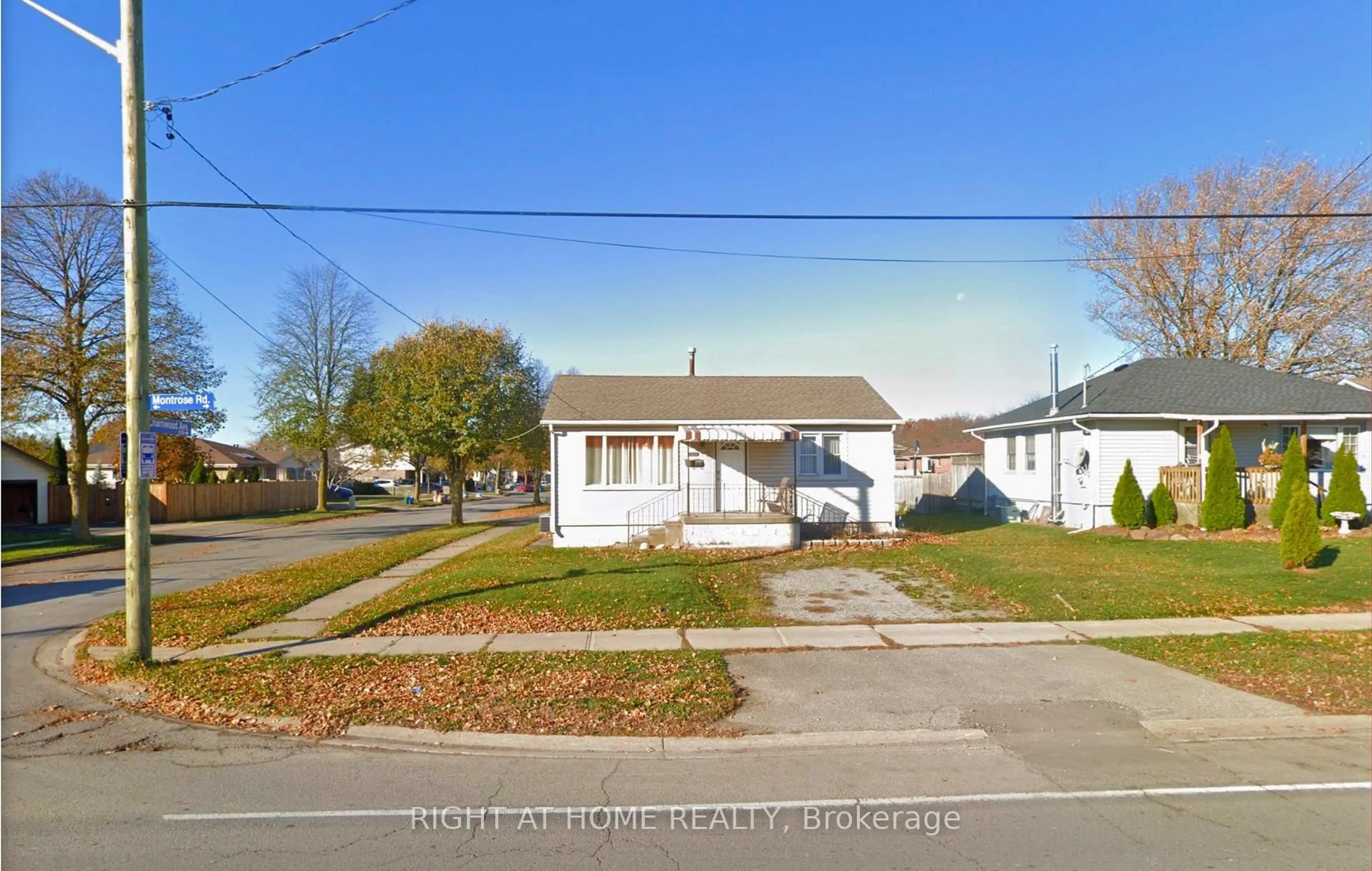 A pic from outside/outdoor area/front of a property/back of a property/a pic from drone, street for 6241 Montrose Rd, Niagara Falls Ontario L2H 1L5