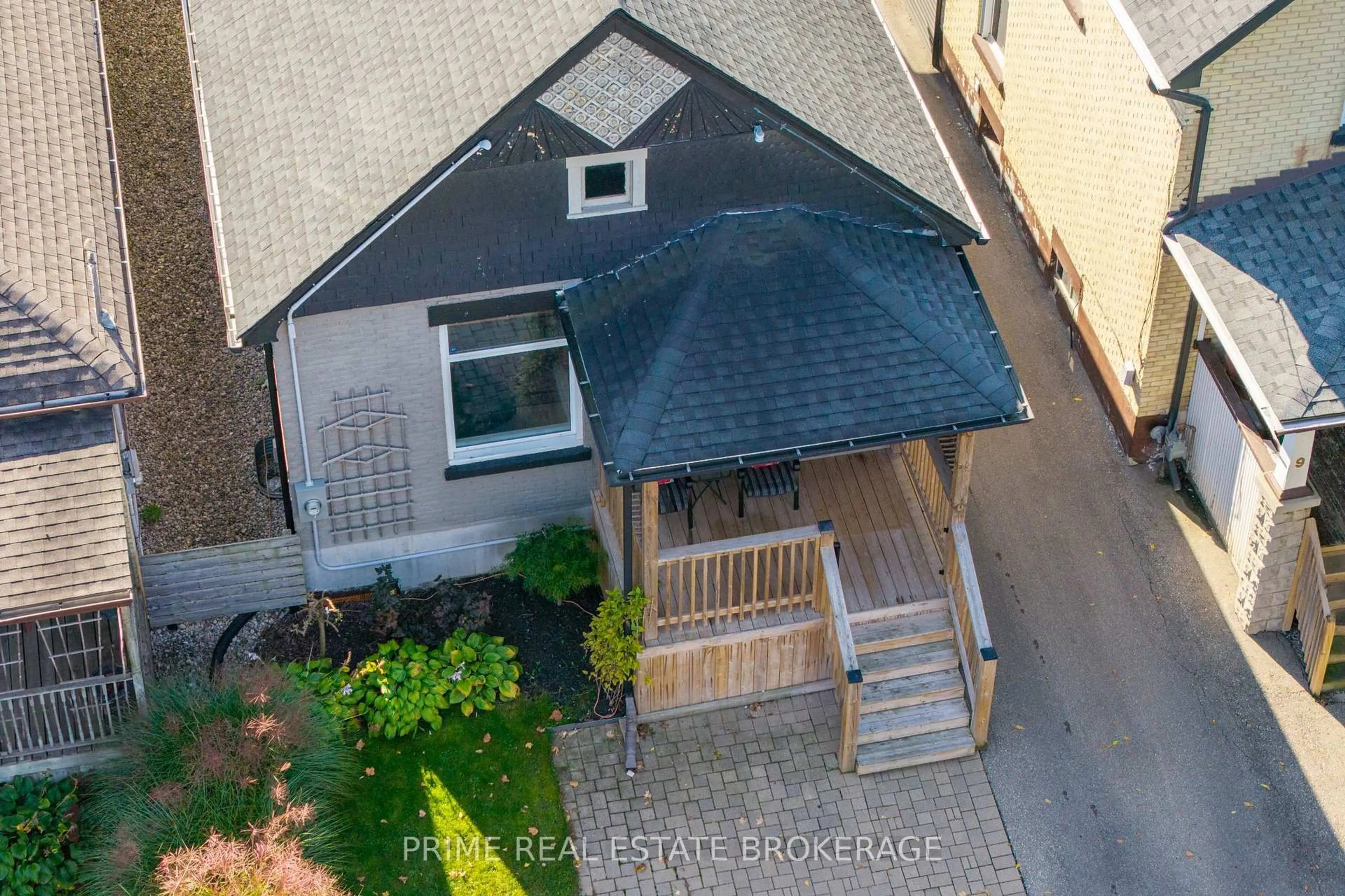 A pic from outside/outdoor area/front of a property/back of a property/a pic from drone, street for 11 Briscoe St, London South Ontario N6C 1W8