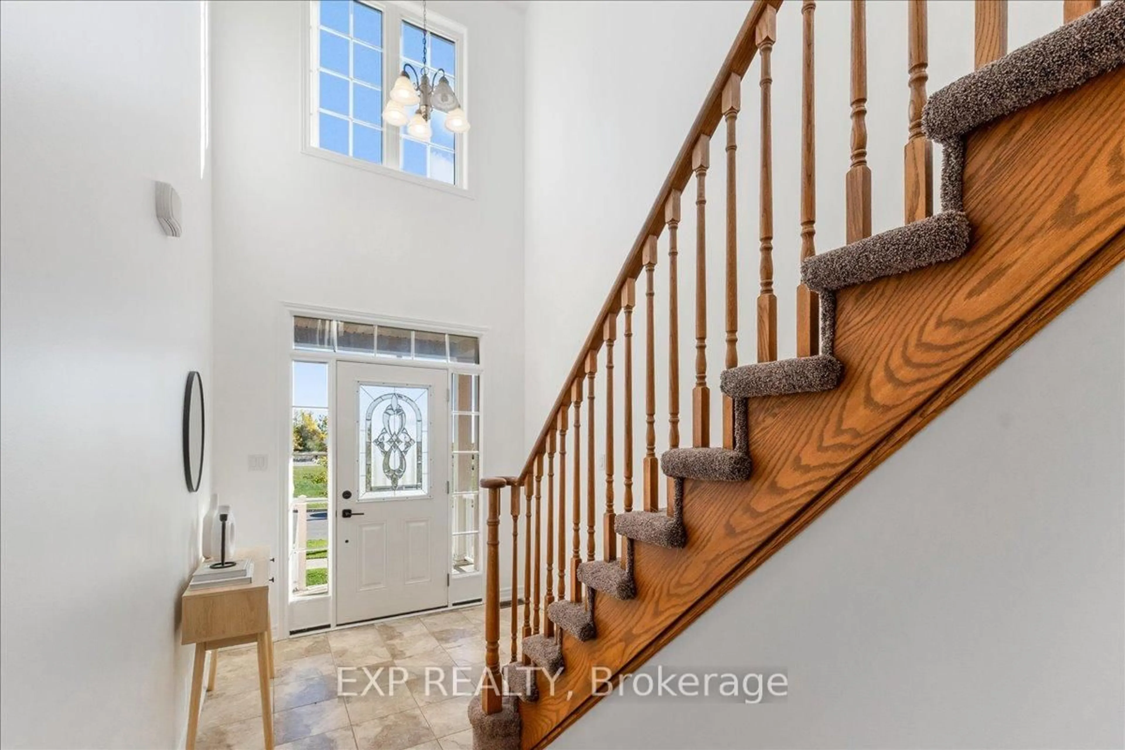 Indoor entryway for 563 Settler's Rdge, Peterborough Ontario K9L 1M9