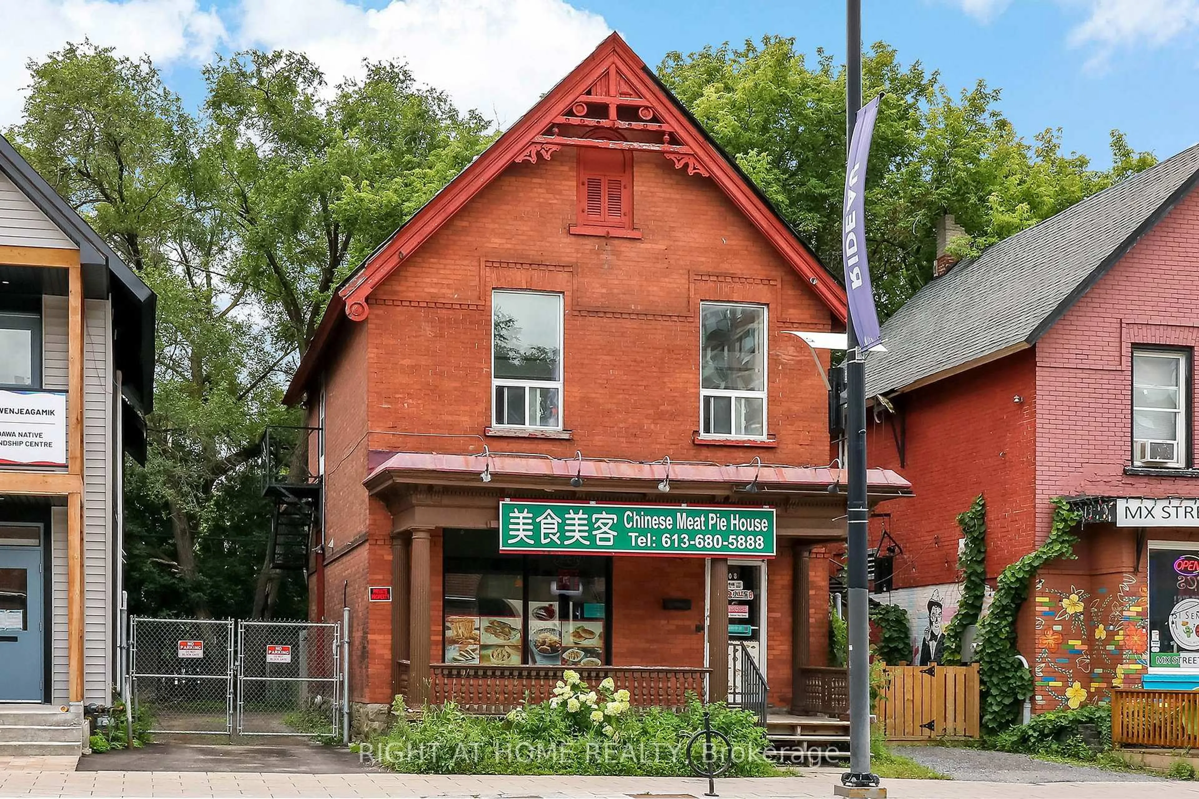 Home with brick exterior material, building for 508 RIDEAU St, Ottawa Ontario K1N 5Z6