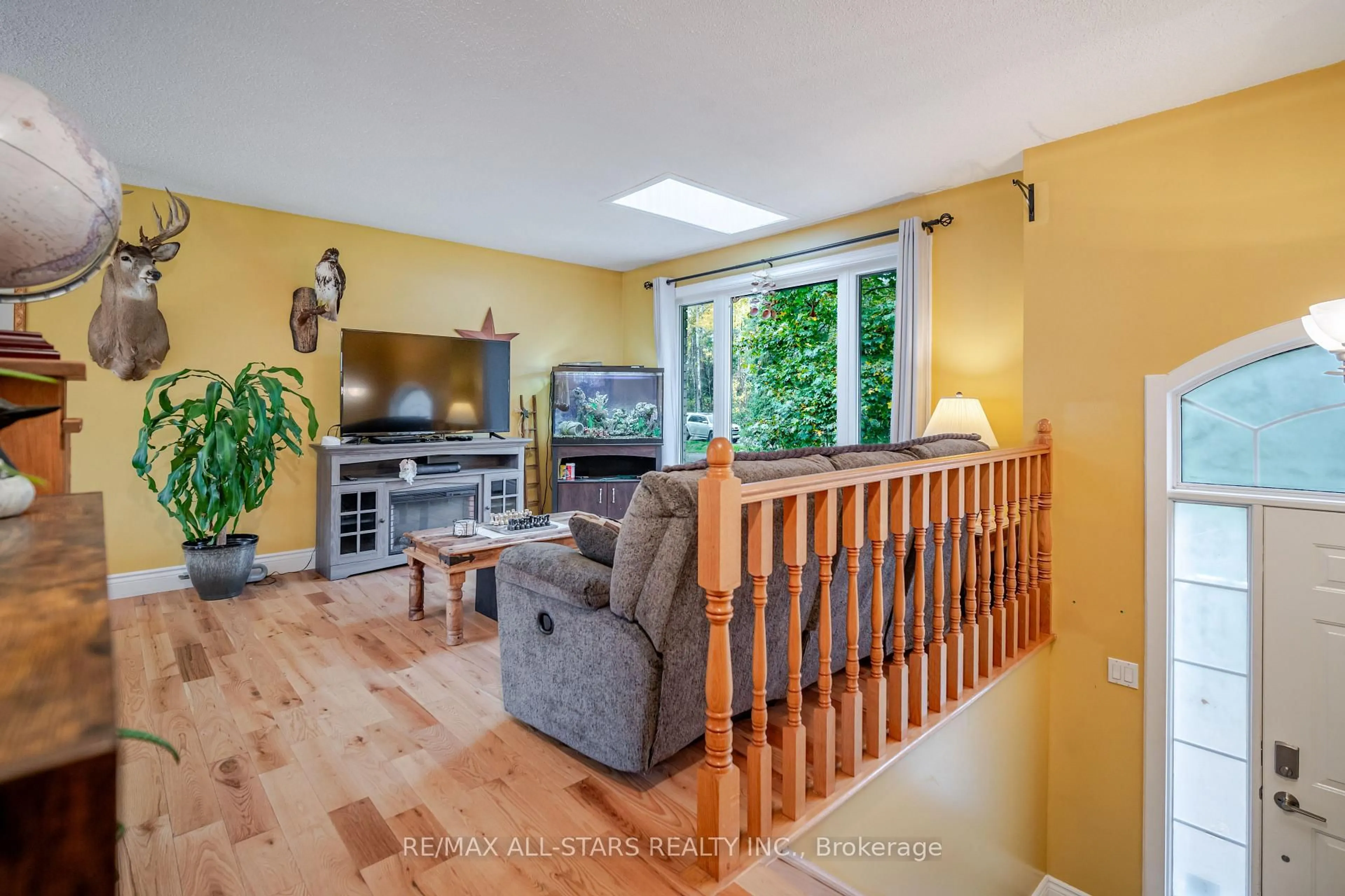 Living room with furniture, unknown for 32 Liberty Lane, Kawartha Lakes Ontario K0L 2W0