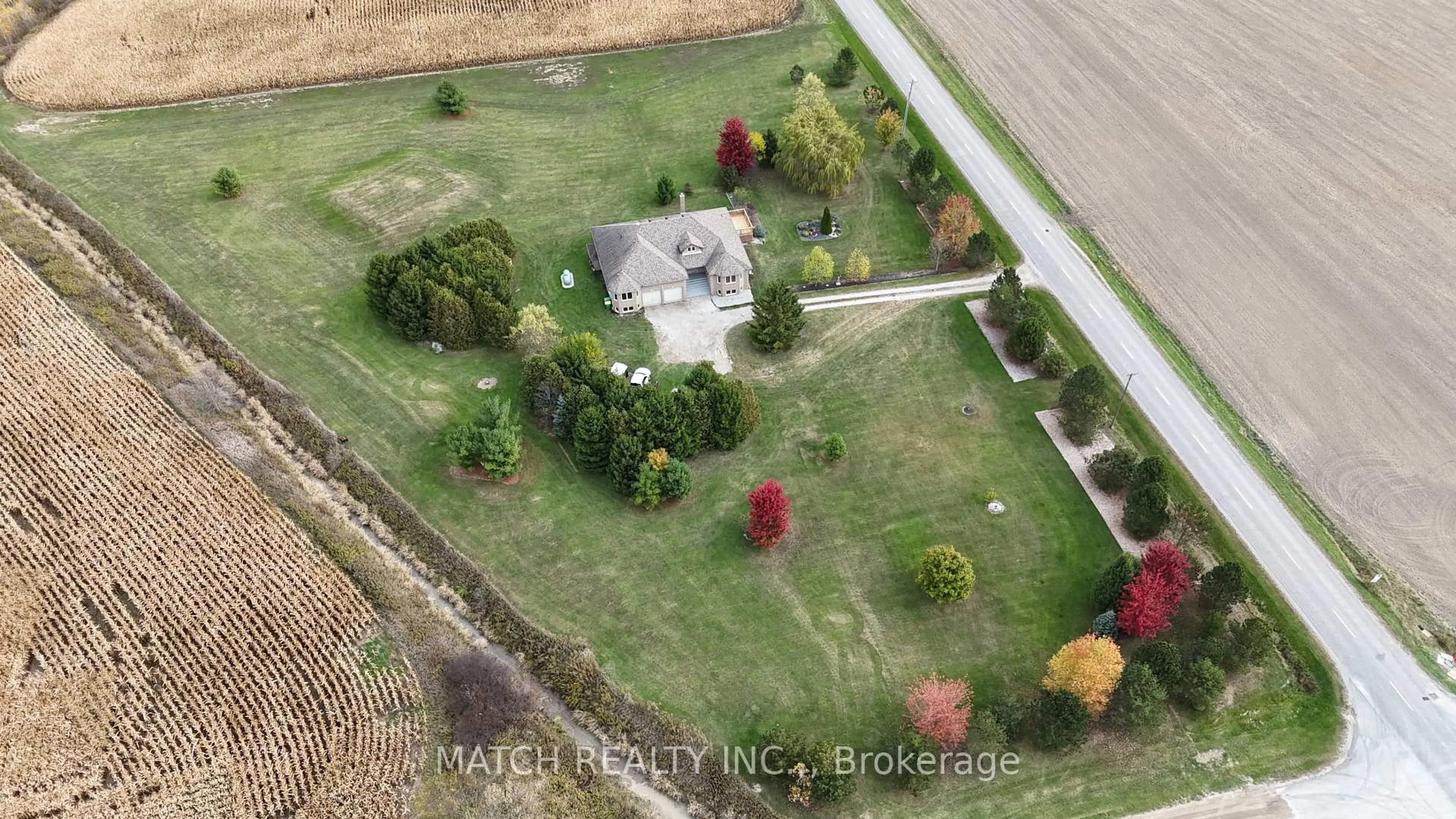 A pic from outside/outdoor area/front of a property/back of a property/a pic from drone, building for 4676 Parkhouse Dr, Southwest Middlesex Ontario N0L 1A0