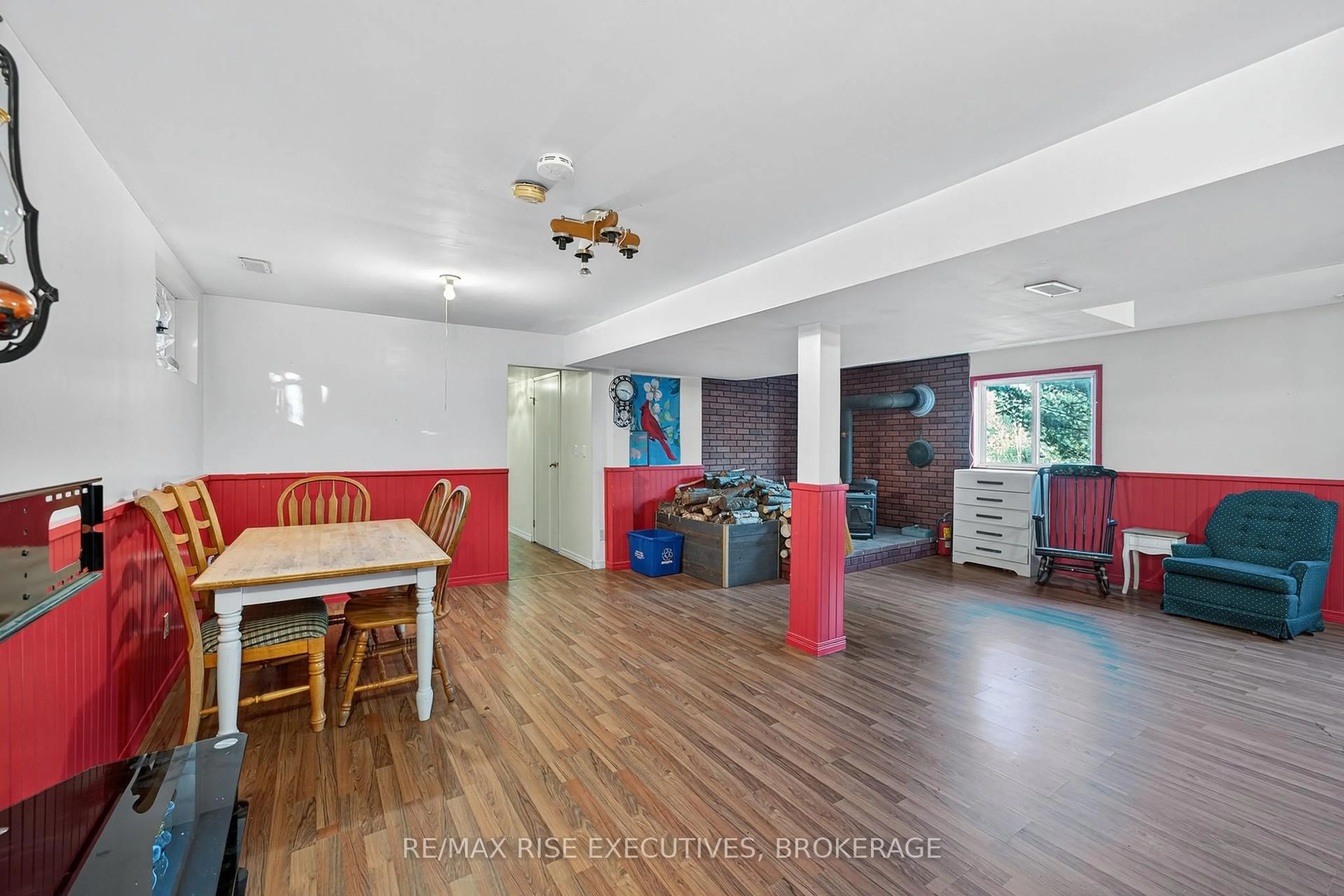 Indoor foyer for 543 James Wilson Rd, Hartington Ontario K0H 1W0