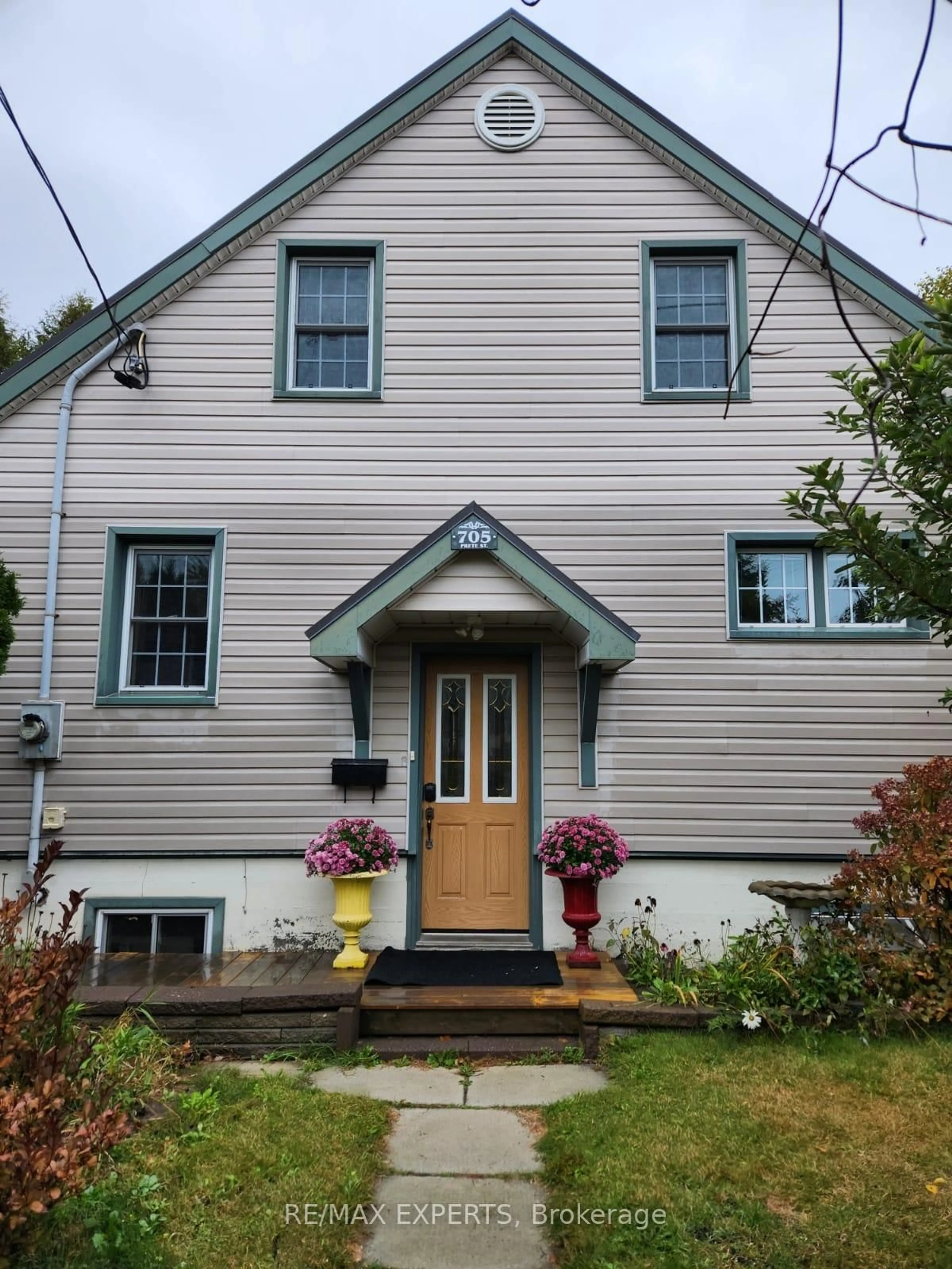 Home with vinyl exterior material, street for 705 Prete St, Greater Sudbury Ontario P3E 3X4