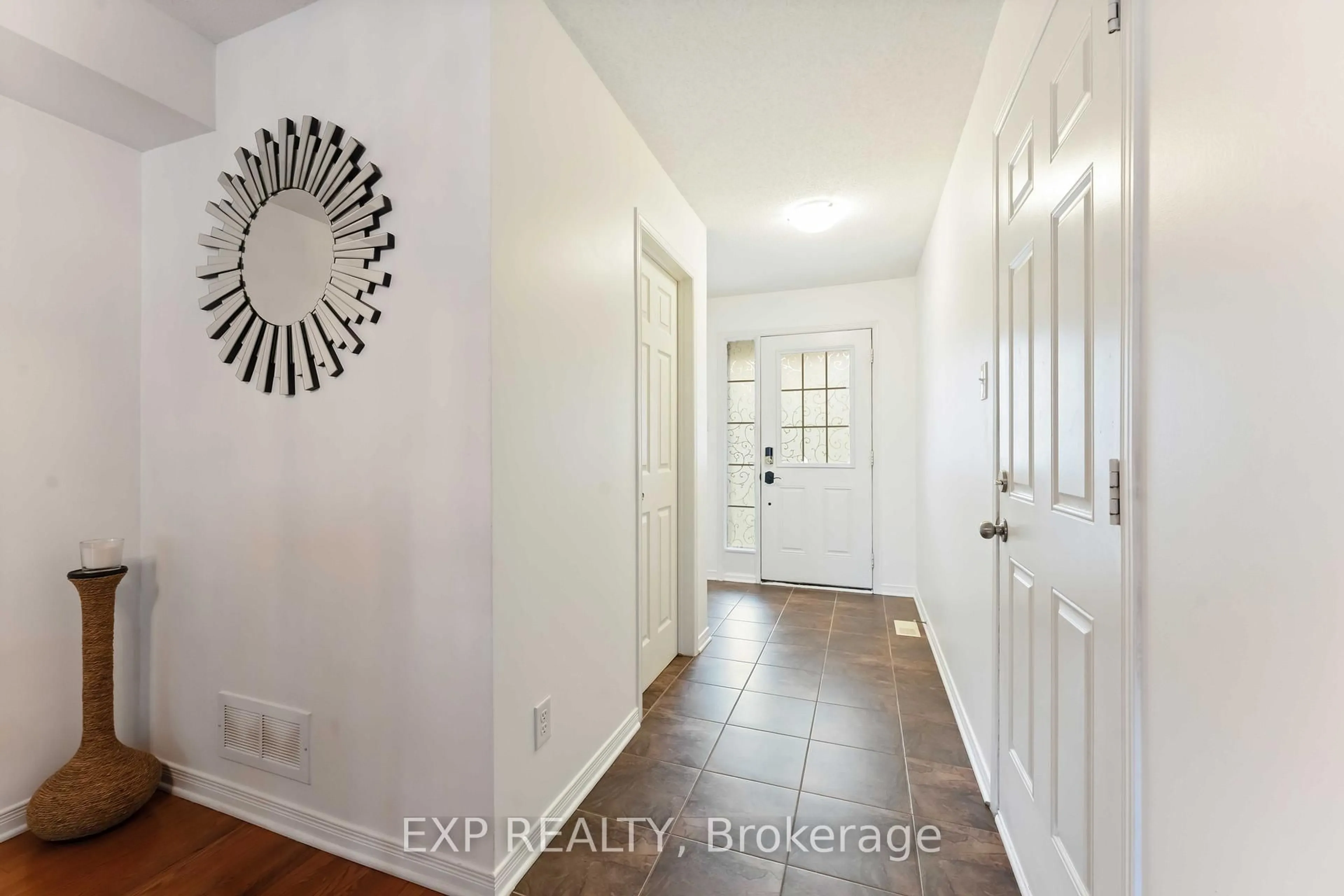 Indoor entryway for 438 Haresfield Crt, Ottawa Ontario K4M 0B6