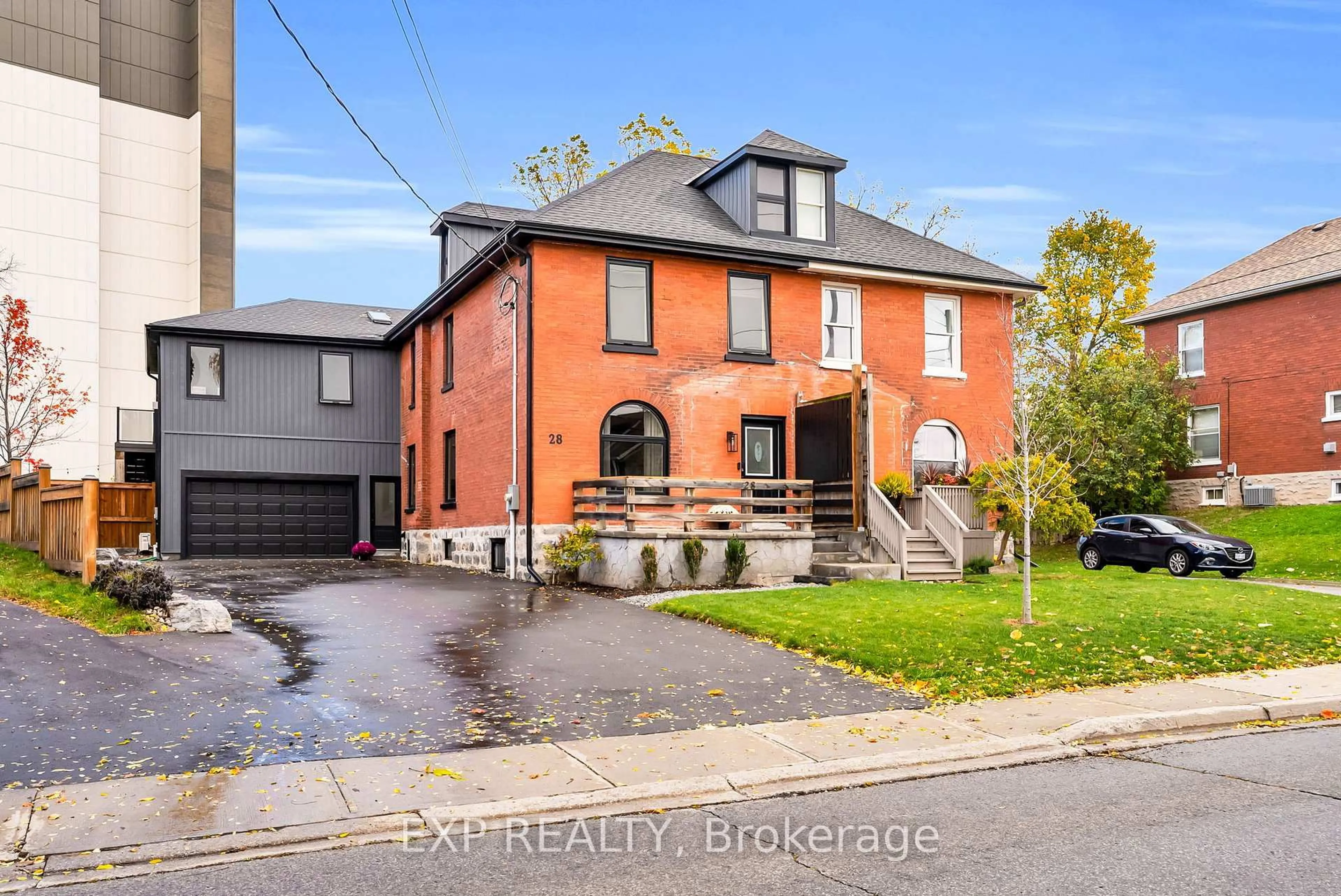 Home with brick exterior material, street for 28 Elliott St, Cambridge Ontario N1R 2J2